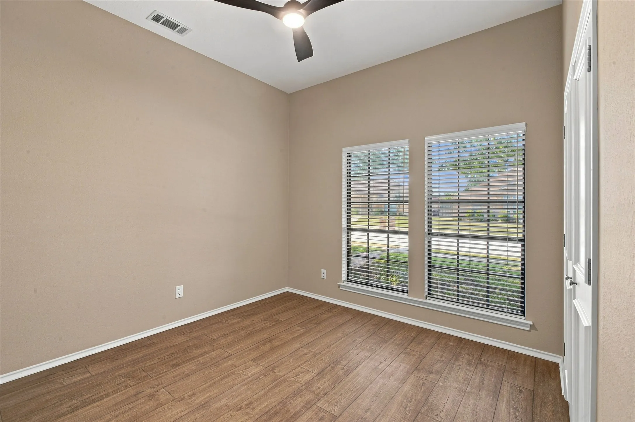 Single Family Residence For Sale in Collin County , 1520 Schooner Bay Drive, Wylie, Texas 75098, 3 Bedroom, 2 Bathroom, 2 Garage spaces, 1,865 Sqft, built in 1988, mls#21349854, Real Estate Agent in Wylie, Homes For Sale in Collin county, Homes For Sale in Wylie, Realtor in Wylie Texas, Real Estate Brokerage Independent Realty Texas, Luminita Cordes Realtor
