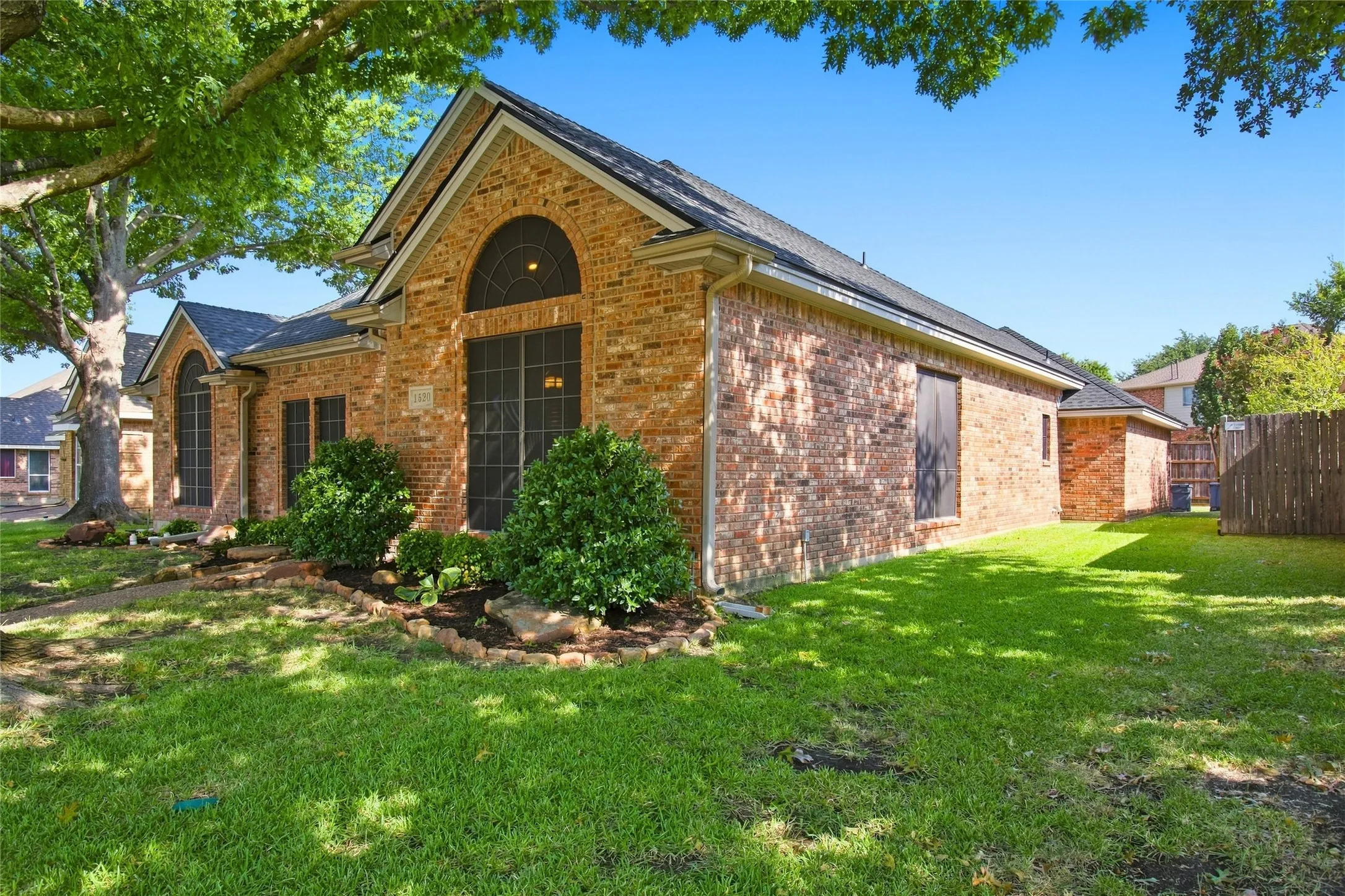 Single Family Residence For Sale in Collin County , 1520 Schooner Bay Drive, Wylie, Texas 75098, 3 Bedroom, 2 Bathroom, 2 Garage spaces, 1,865 Sqft, built in 1988, mls#21349854, Real Estate Agent in Wylie, Homes For Sale in Collin county, Homes For Sale in Wylie, Realtor in Wylie Texas, Real Estate Brokerage Independent Realty Texas, Luminita Cordes Realtor