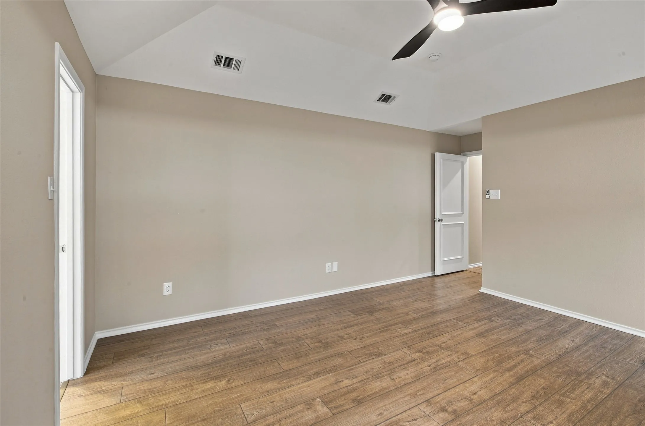 Single Family Residence For Sale in Collin County , 1520 Schooner Bay Drive, Wylie, Texas 75098, 3 Bedroom, 2 Bathroom, 2 Garage spaces, 1,865 Sqft, built in 1988, mls#21349854, Real Estate Agent in Wylie, Homes For Sale in Collin county, Homes For Sale in Wylie, Realtor in Wylie Texas, Real Estate Brokerage Independent Realty Texas, Luminita Cordes Realtor