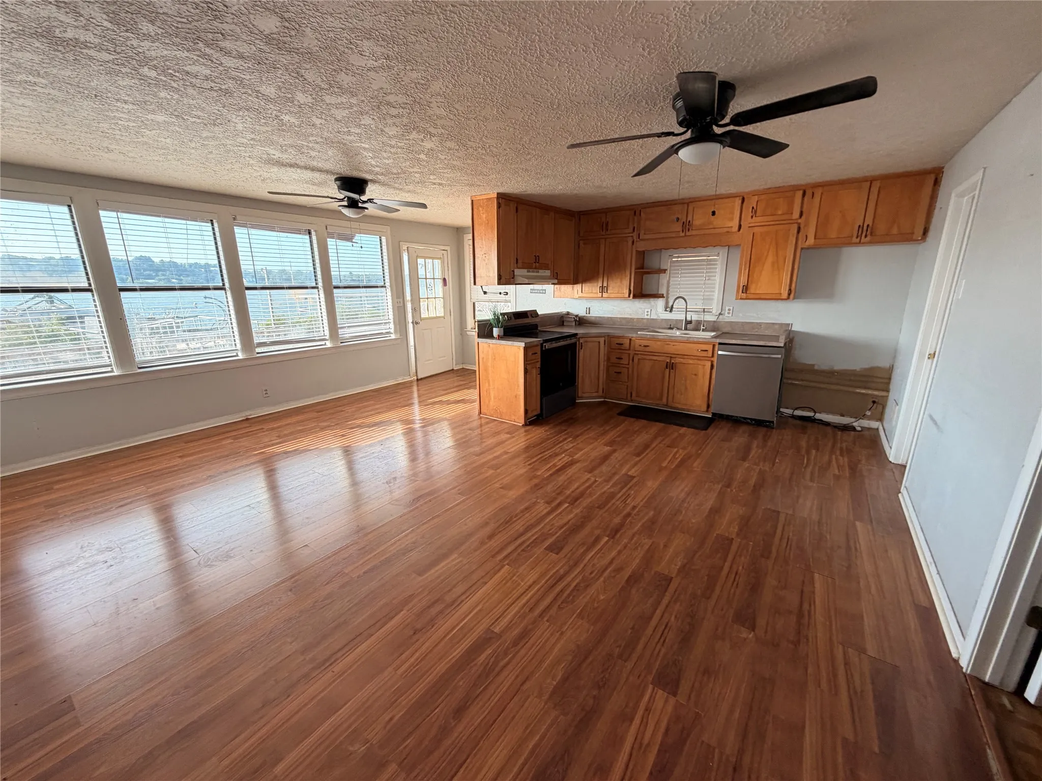 Single Family Residence For Sale in Brown County , 223 Avolyn Drive, Brownwood, Texas 76801, 1 Bedroom, 2 Bathroom, Garage spaces, 888 Sqft, built in 0, mls#21350723, Real Estate Agent in Brownwood, Homes For Sale in Brown county, Homes For Sale in Brownwood, Realtor in Brownwood Texas, Real Estate Brokerage Independent Realty Texas, Luminita Cordes Realtor