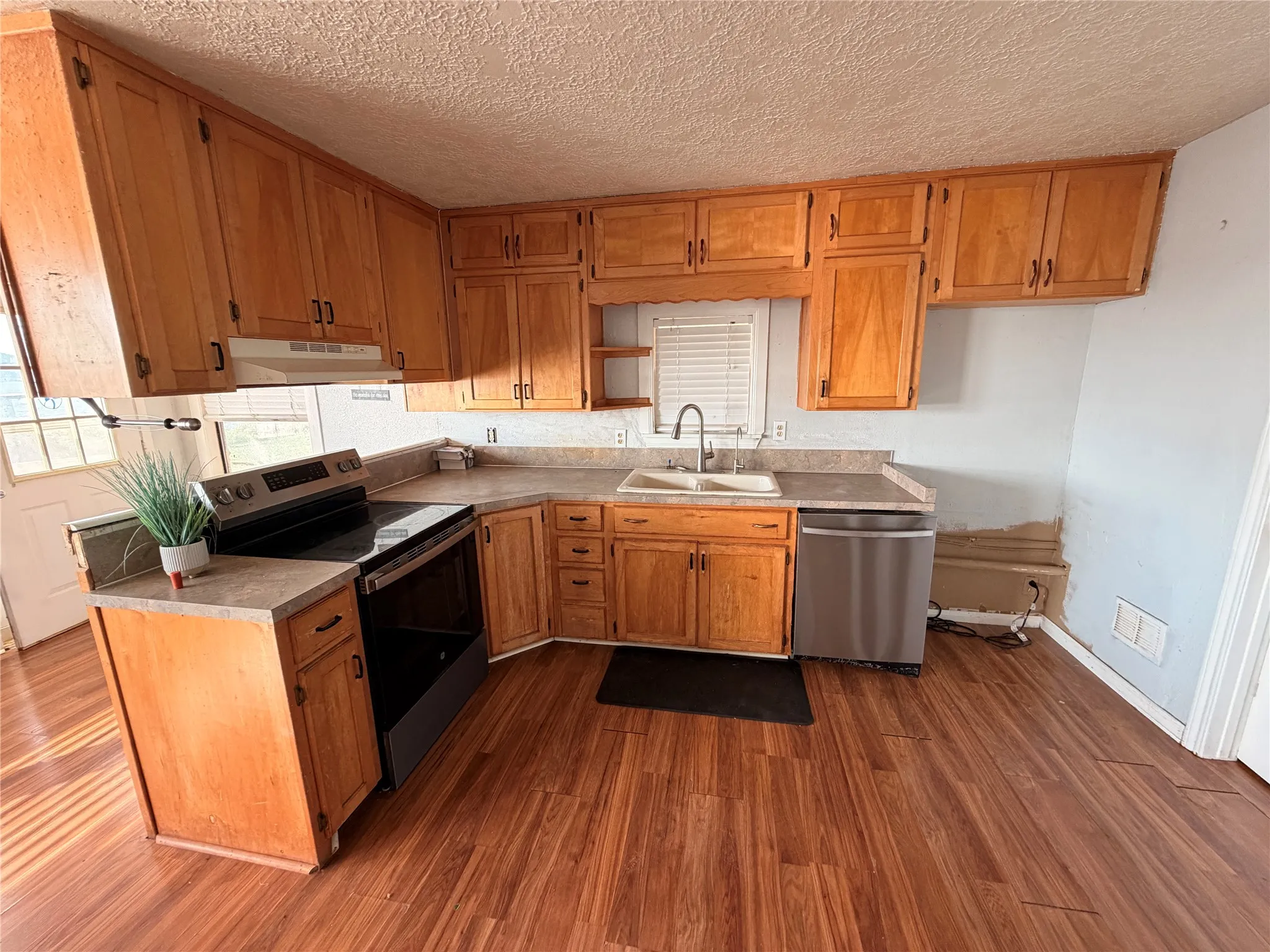 Single Family Residence For Sale in Brown County , 223 Avolyn Drive, Brownwood, Texas 76801, 1 Bedroom, 2 Bathroom, Garage spaces, 888 Sqft, built in 0, mls#21350723, Real Estate Agent in Brownwood, Homes For Sale in Brown county, Homes For Sale in Brownwood, Realtor in Brownwood Texas, Real Estate Brokerage Independent Realty Texas, Luminita Cordes Realtor