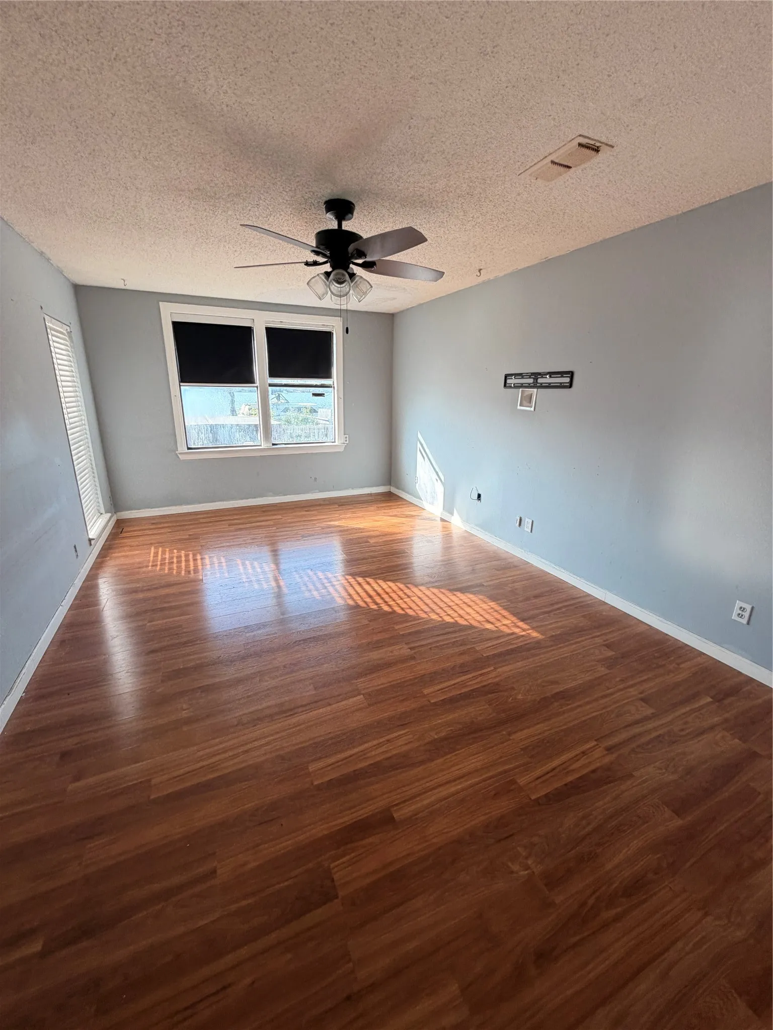 Single Family Residence For Sale in Brown County , 223 Avolyn Drive, Brownwood, Texas 76801, 1 Bedroom, 2 Bathroom, Garage spaces, 888 Sqft, built in 0, mls#21350723, Real Estate Agent in Brownwood, Homes For Sale in Brown county, Homes For Sale in Brownwood, Realtor in Brownwood Texas, Real Estate Brokerage Independent Realty Texas, Luminita Cordes Realtor
