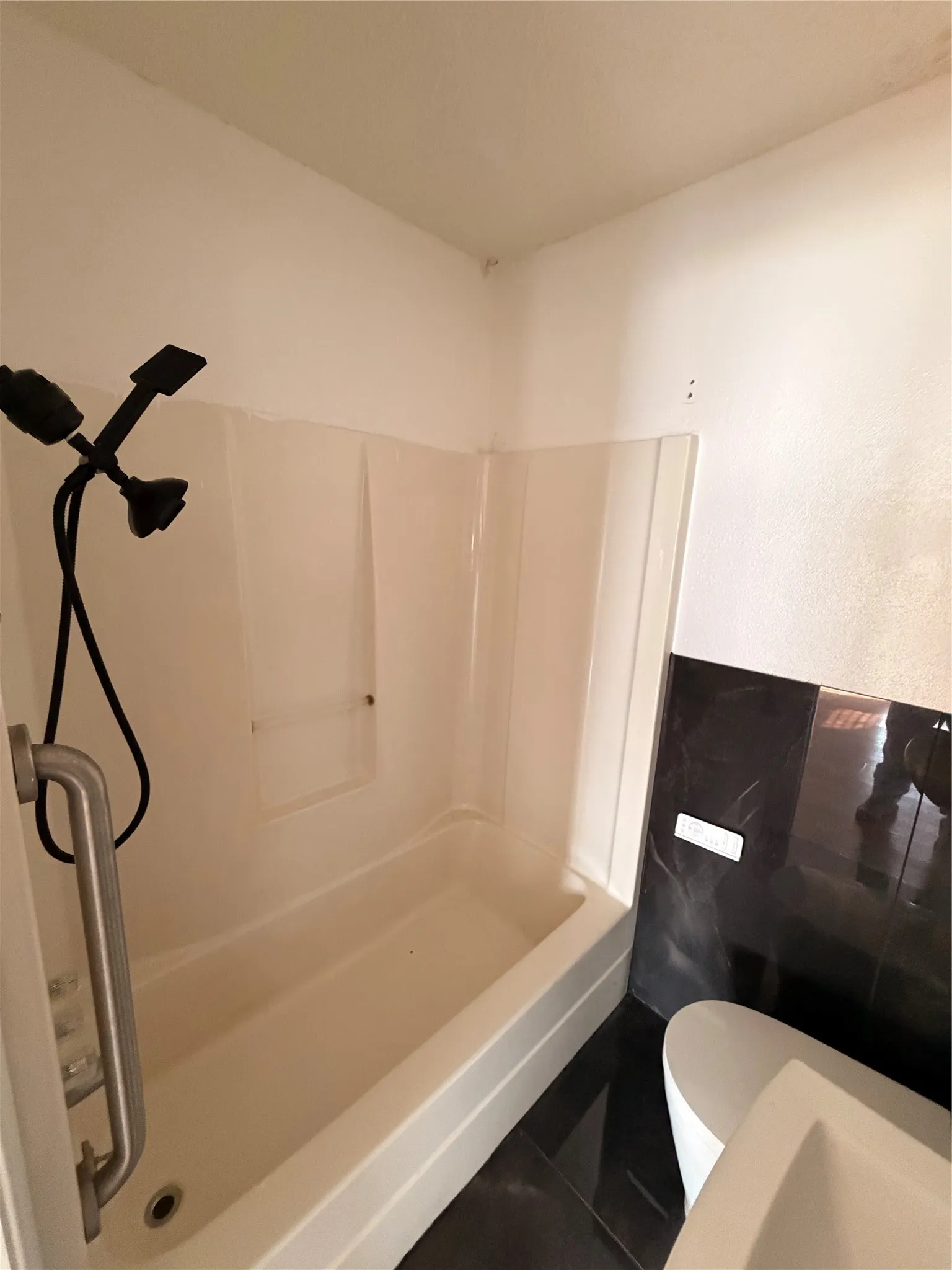 Single Family Residence For Sale in Brown County , 223 Avolyn Drive, Brownwood, Texas 76801, 1 Bedroom, 2 Bathroom, Garage spaces, 888 Sqft, built in 0, mls#21350723, Real Estate Agent in Brownwood, Homes For Sale in Brown county, Homes For Sale in Brownwood, Realtor in Brownwood Texas, Real Estate Brokerage Independent Realty Texas, Luminita Cordes Realtor