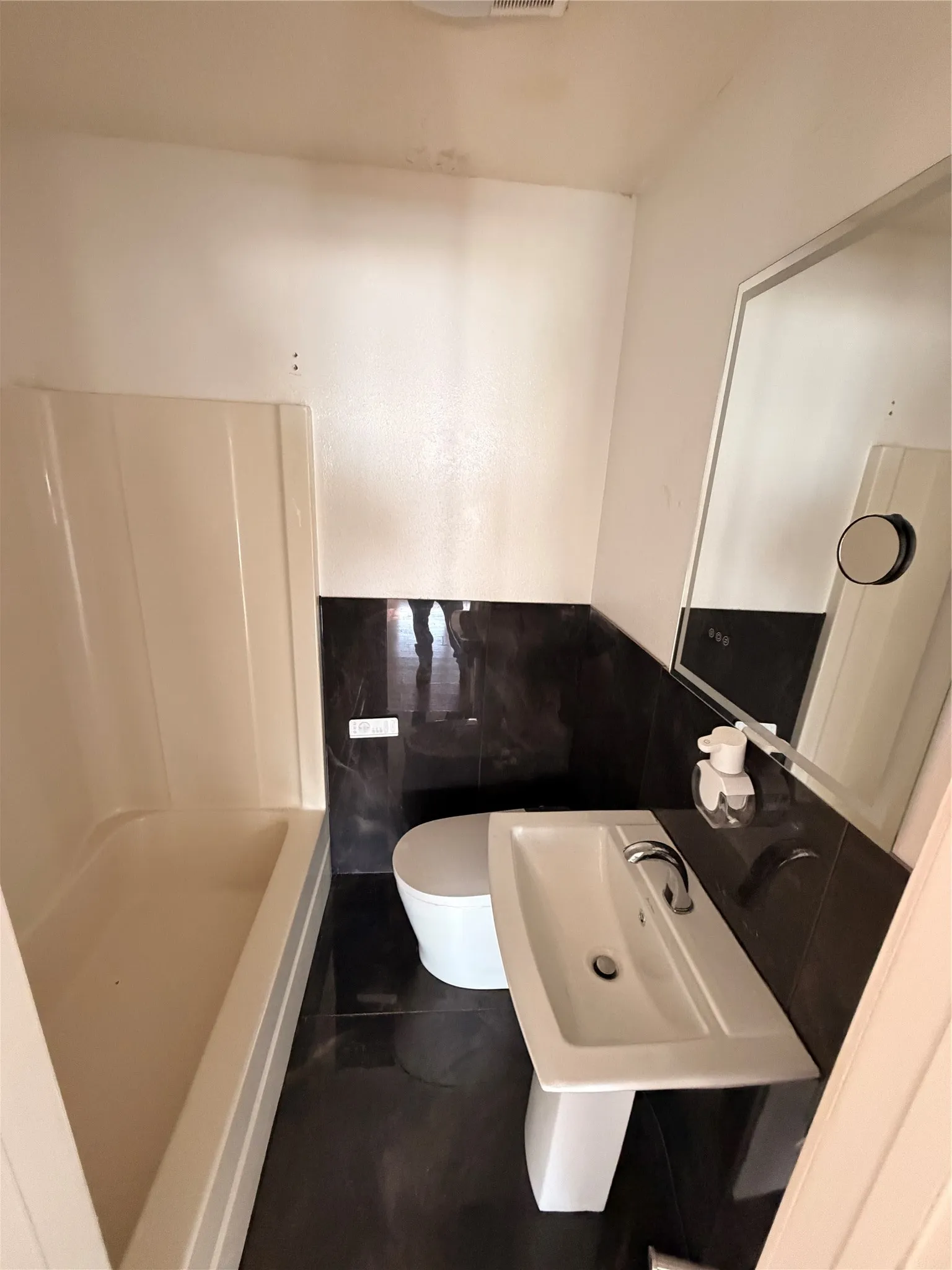 Single Family Residence For Sale in Brown County , 223 Avolyn Drive, Brownwood, Texas 76801, 1 Bedroom, 2 Bathroom, Garage spaces, 888 Sqft, built in 0, mls#21350723, Real Estate Agent in Brownwood, Homes For Sale in Brown county, Homes For Sale in Brownwood, Realtor in Brownwood Texas, Real Estate Brokerage Independent Realty Texas, Luminita Cordes Realtor