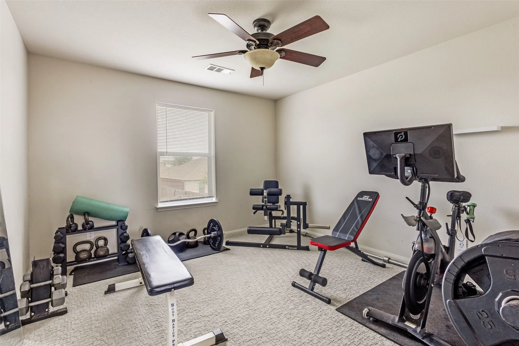 Single Family Residence For Sale in Collin County , 201 Oriole Drive, Anna, Texas 75409, 4 Bedroom, 3 Bathroom, 2 Garage spaces, 2,182 Sqft, built in 2013, mls#21350286, Real Estate Agent in Anna, Homes For Sale in Collin county, Homes For Sale in Anna, Realtor in Anna Texas, Real Estate Brokerage Independent Realty Texas, Luminita Cordes Realtor