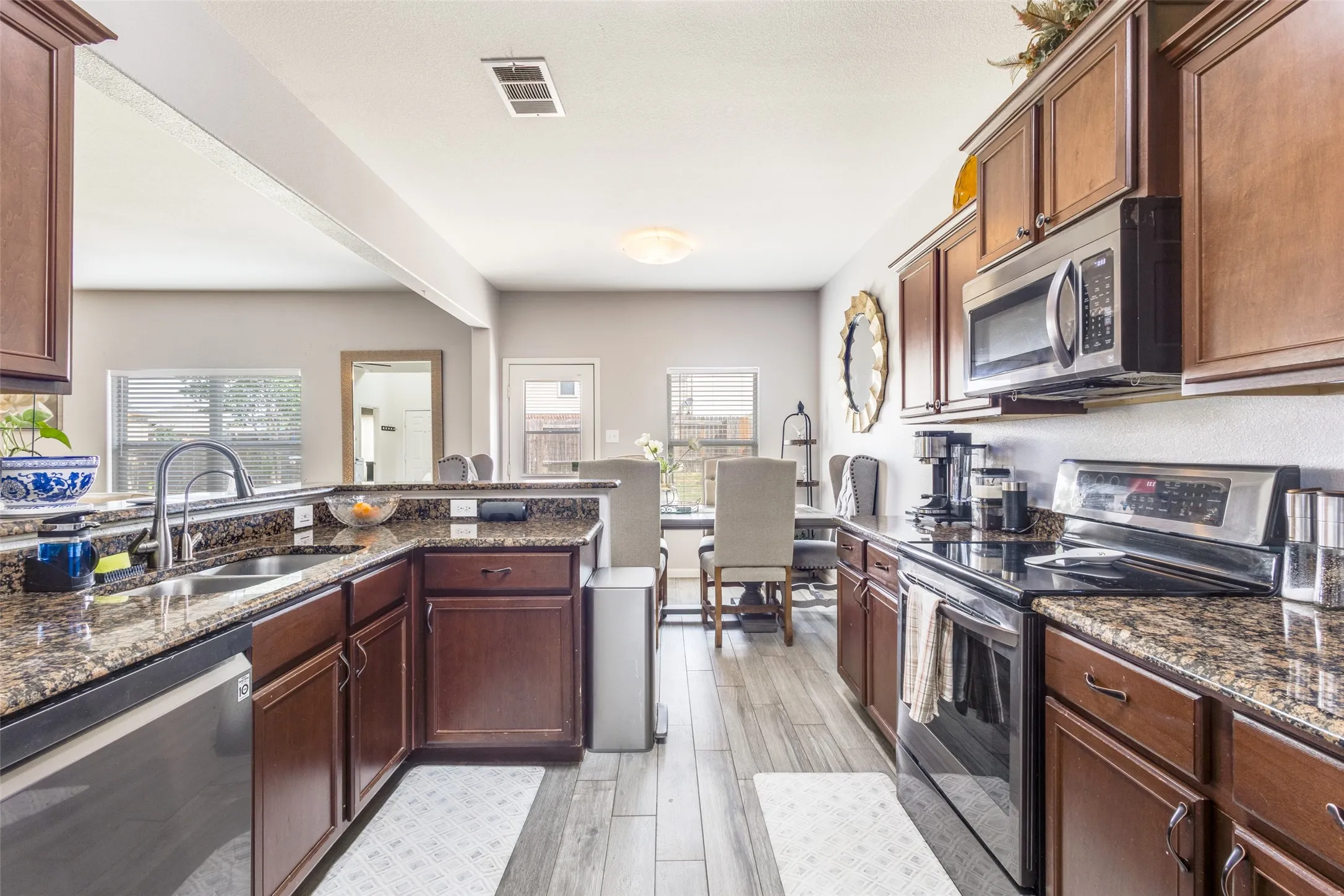 Single Family Residence For Sale in Collin County , 201 Oriole Drive, Anna, Texas 75409, 4 Bedroom, 3 Bathroom, 2 Garage spaces, 2,182 Sqft, built in 2013, mls#21350286, Real Estate Agent in Anna, Homes For Sale in Collin county, Homes For Sale in Anna, Realtor in Anna Texas, Real Estate Brokerage Independent Realty Texas, Luminita Cordes Realtor