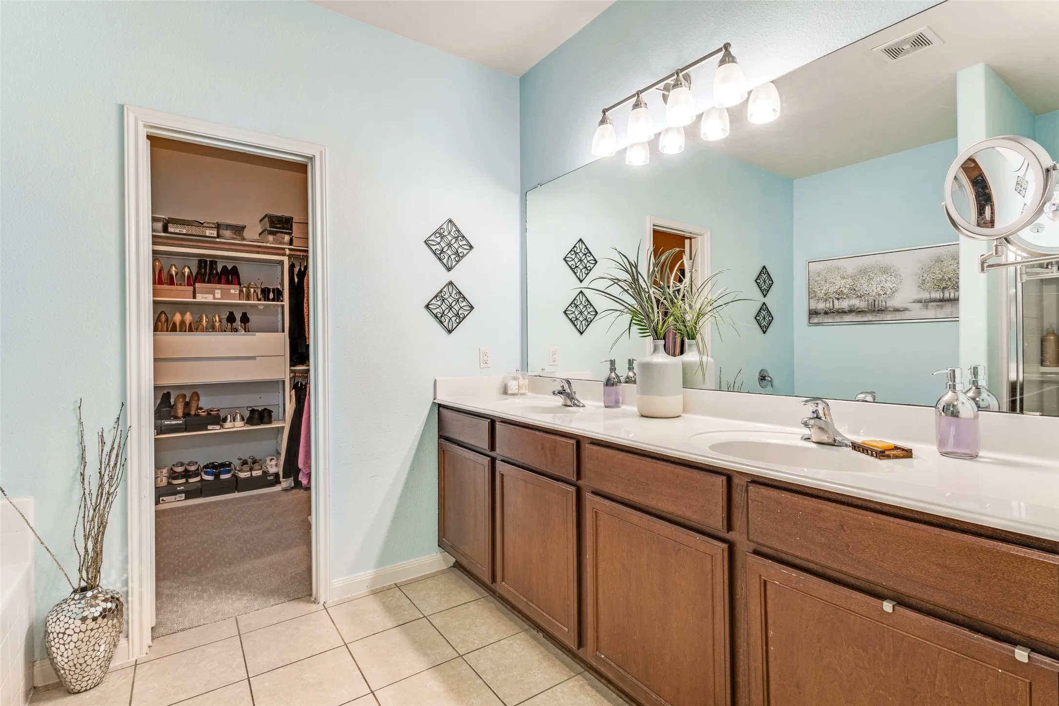 Single Family Residence For Sale in Collin County , 201 Oriole Drive, Anna, Texas 75409, 4 Bedroom, 3 Bathroom, 2 Garage spaces, 2,182 Sqft, built in 2013, mls#21350286, Real Estate Agent in Anna, Homes For Sale in Collin county, Homes For Sale in Anna, Realtor in Anna Texas, Real Estate Brokerage Independent Realty Texas, Luminita Cordes Realtor