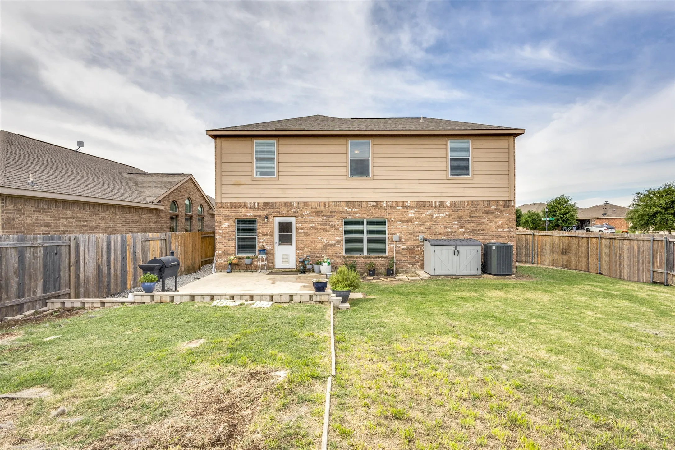Single Family Residence For Sale in Collin County , 201 Oriole Drive, Anna, Texas 75409, 4 Bedroom, 3 Bathroom, 2 Garage spaces, 2,182 Sqft, built in 2013, mls#21350286, Real Estate Agent in Anna, Homes For Sale in Collin county, Homes For Sale in Anna, Realtor in Anna Texas, Real Estate Brokerage Independent Realty Texas, Luminita Cordes Realtor