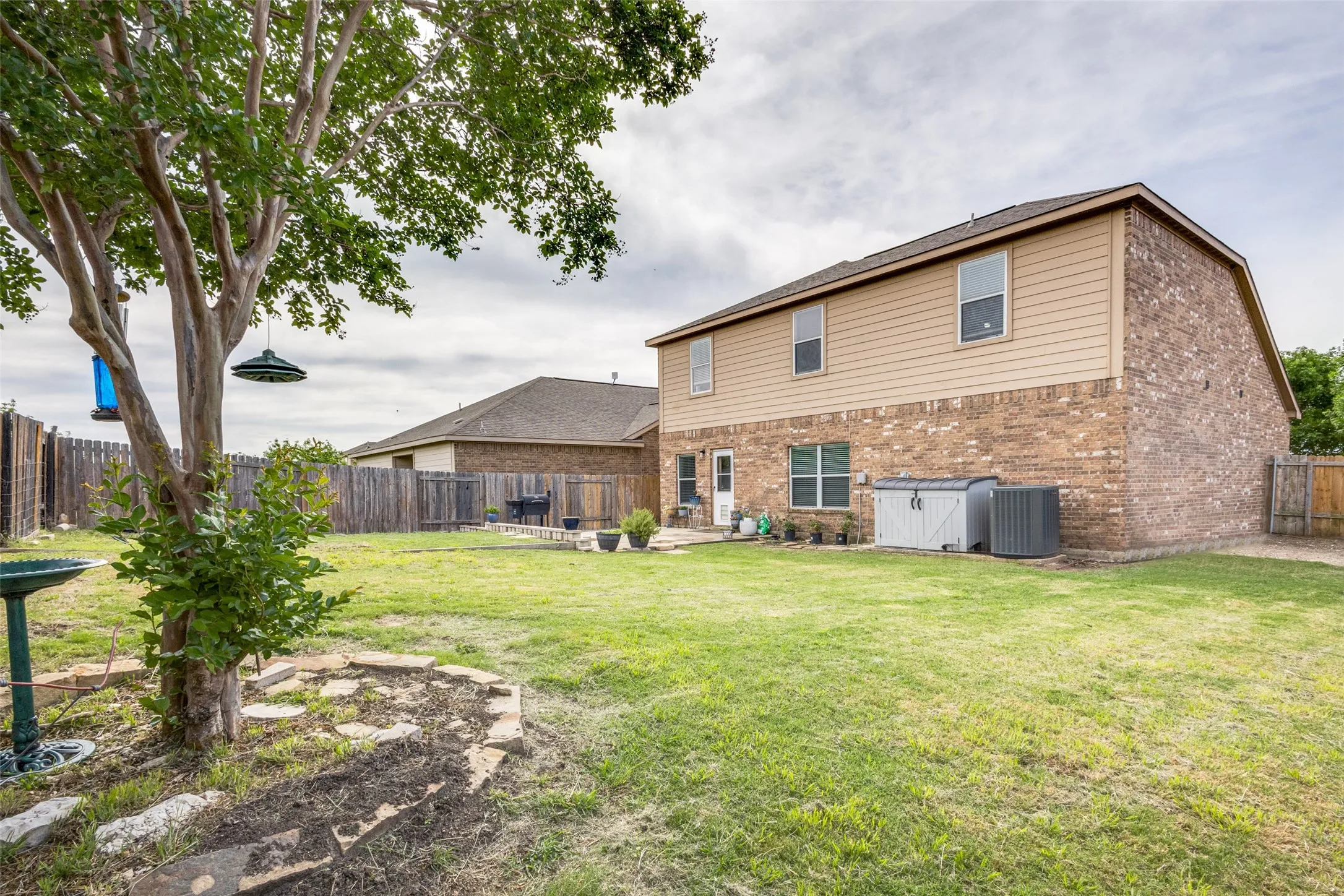 Single Family Residence For Sale in Collin County , 201 Oriole Drive, Anna, Texas 75409, 4 Bedroom, 3 Bathroom, 2 Garage spaces, 2,182 Sqft, built in 2013, mls#21350286, Real Estate Agent in Anna, Homes For Sale in Collin county, Homes For Sale in Anna, Realtor in Anna Texas, Real Estate Brokerage Independent Realty Texas, Luminita Cordes Realtor