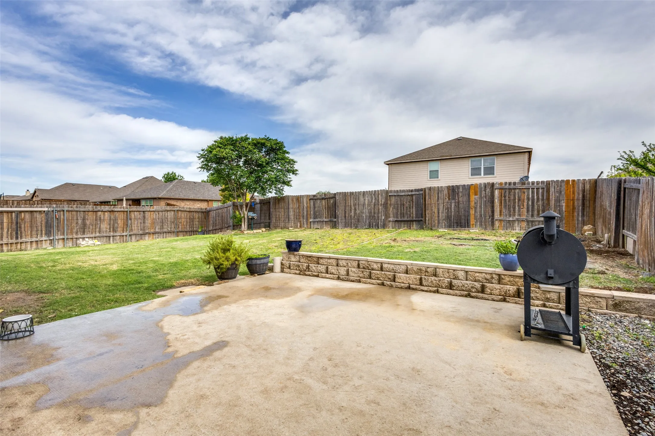 Single Family Residence For Sale in Collin County , 201 Oriole Drive, Anna, Texas 75409, 4 Bedroom, 3 Bathroom, 2 Garage spaces, 2,182 Sqft, built in 2013, mls#21350286, Real Estate Agent in Anna, Homes For Sale in Collin county, Homes For Sale in Anna, Realtor in Anna Texas, Real Estate Brokerage Independent Realty Texas, Luminita Cordes Realtor
