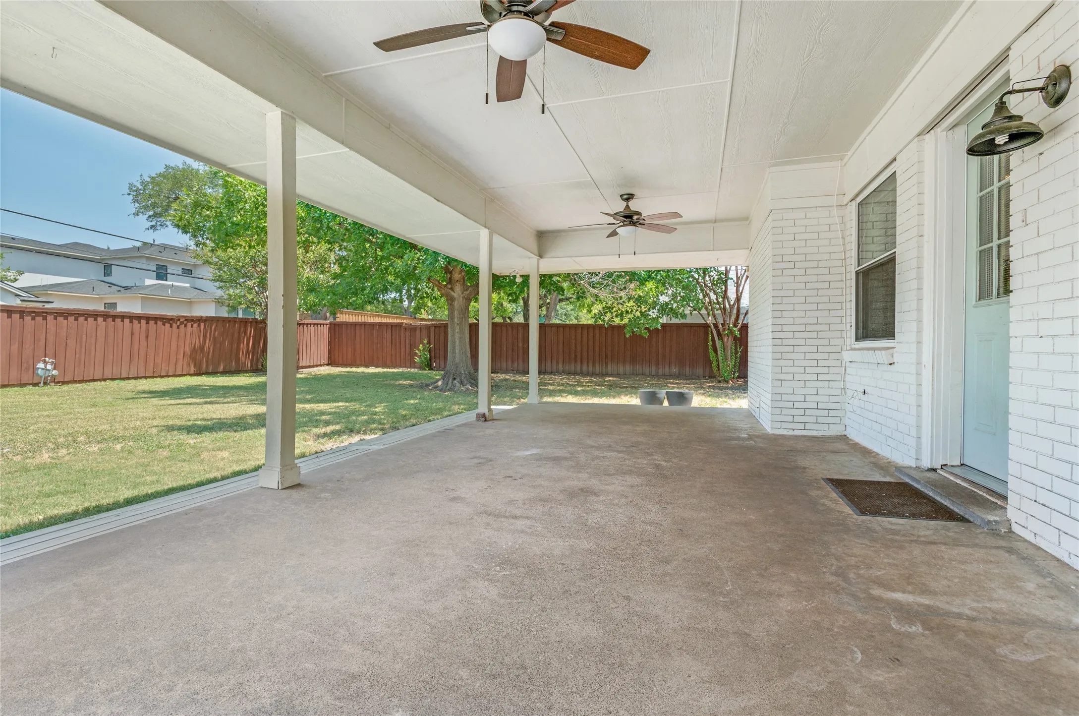 Single Family Residence For Sale in Dallas County , 3543 Jubilee Trail, Dallas, Texas 75229, 3 Bedroom, 3 Bathroom, 2 Garage spaces, 2,005 Sqft, built in 1959, mls#21350150, Real Estate Agent in Dallas, Homes For Sale in Dallas county, Homes For Sale in Dallas, Realtor in Dallas Texas, Real Estate Brokerage Independent Realty Texas, Luminita Cordes Realtor