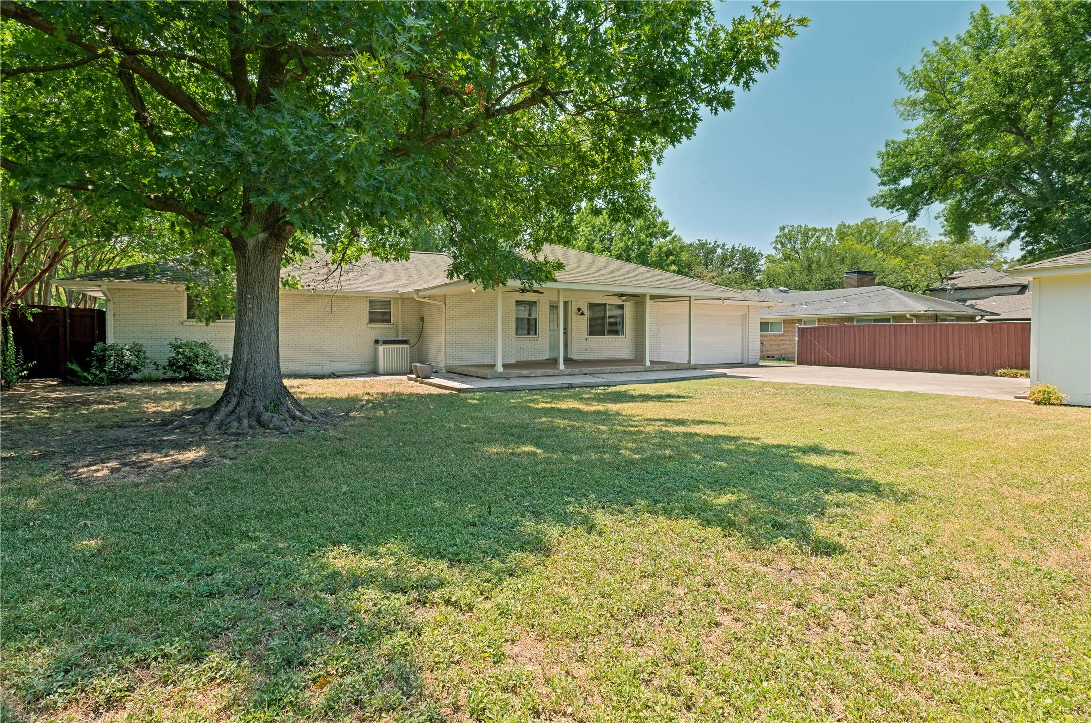 Single Family Residence For Sale in Dallas County , 3543 Jubilee Trail, Dallas, Texas 75229, 3 Bedroom, 3 Bathroom, 2 Garage spaces, 2,005 Sqft, built in 1959, mls#21350150, Real Estate Agent in Dallas, Homes For Sale in Dallas county, Homes For Sale in Dallas, Realtor in Dallas Texas, Real Estate Brokerage Independent Realty Texas, Luminita Cordes Realtor