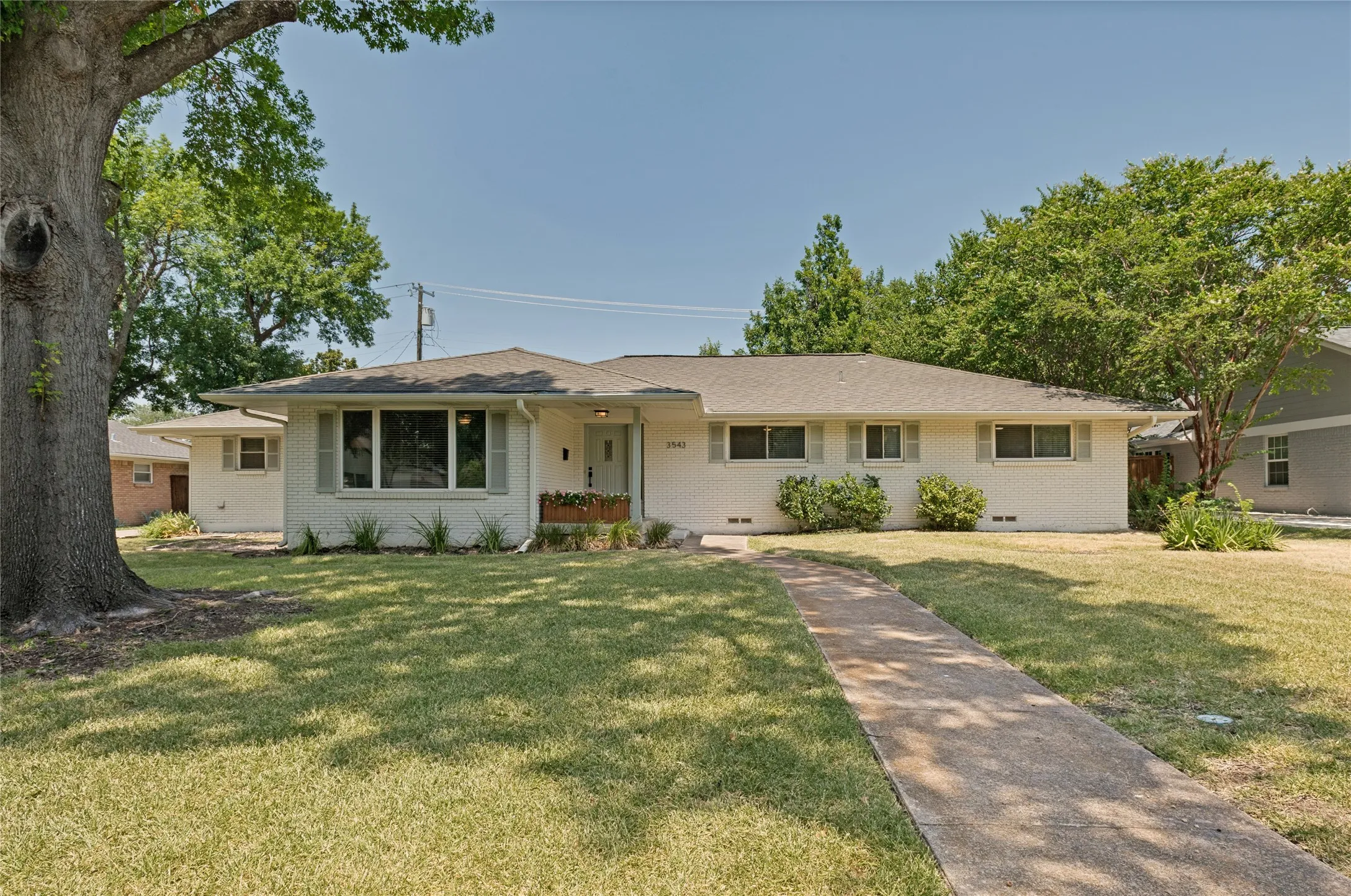 Single Family Residence For Sale in Dallas County , 3543 Jubilee Trail, Dallas, Texas 75229, 3 Bedroom, 3 Bathroom, 2 Garage spaces, 2,005 Sqft, built in 1959, mls#21350150, Real Estate Agent in Dallas, Homes For Sale in Dallas county, Homes For Sale in Dallas, Realtor in Dallas Texas, Real Estate Brokerage Independent Realty Texas, Luminita Cordes Realtor