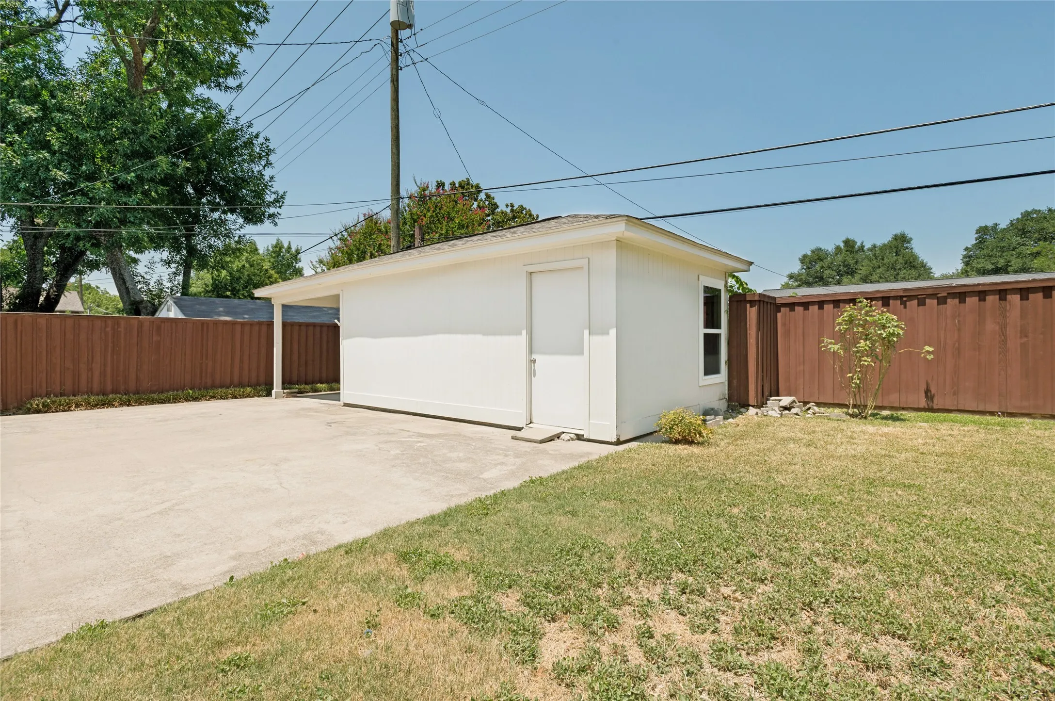 Single Family Residence For Sale in Dallas County , 3543 Jubilee Trail, Dallas, Texas 75229, 3 Bedroom, 3 Bathroom, 2 Garage spaces, 2,005 Sqft, built in 1959, mls#21350150, Real Estate Agent in Dallas, Homes For Sale in Dallas county, Homes For Sale in Dallas, Realtor in Dallas Texas, Real Estate Brokerage Independent Realty Texas, Luminita Cordes Realtor