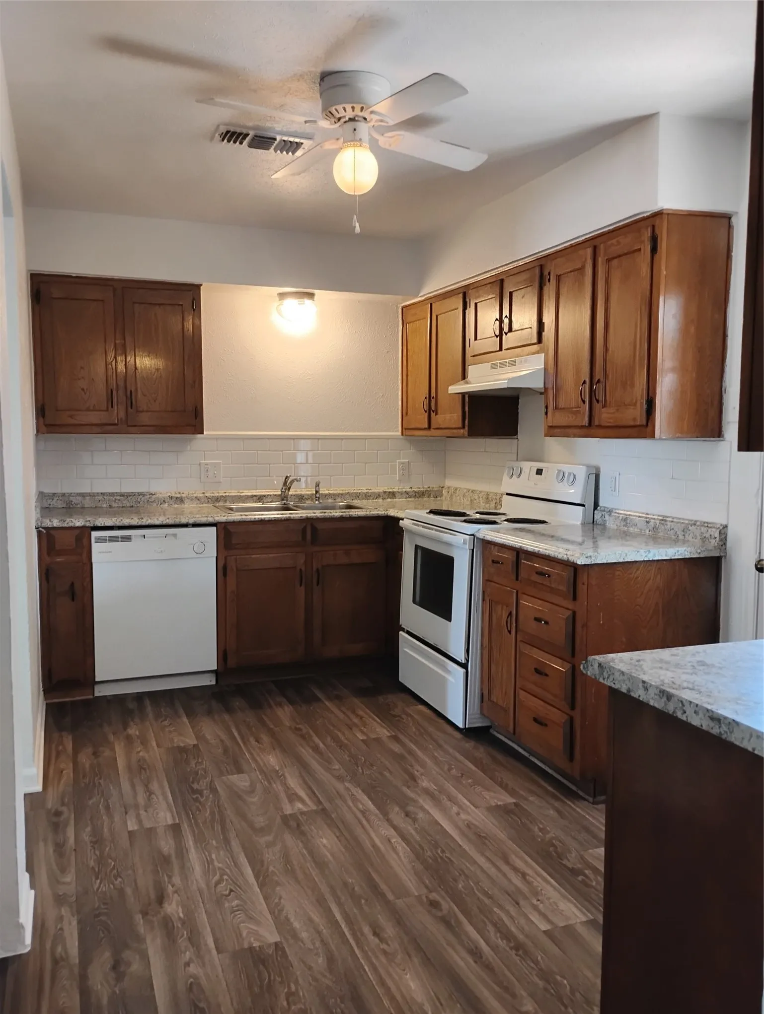 Single Family Residence For Sale in Dallas County , 1202 Hilltop Drive, Irving, Texas 75060, 3 Bedroom, 2 Bathroom, Garage spaces, 1,208 Sqft, built in 1973, mls#21350684, Real Estate Agent in Irving, Homes For Sale in Dallas county, Homes For Sale in Irving, Realtor in Irving Texas, Real Estate Brokerage Independent Realty Texas, Luminita Cordes Realtor