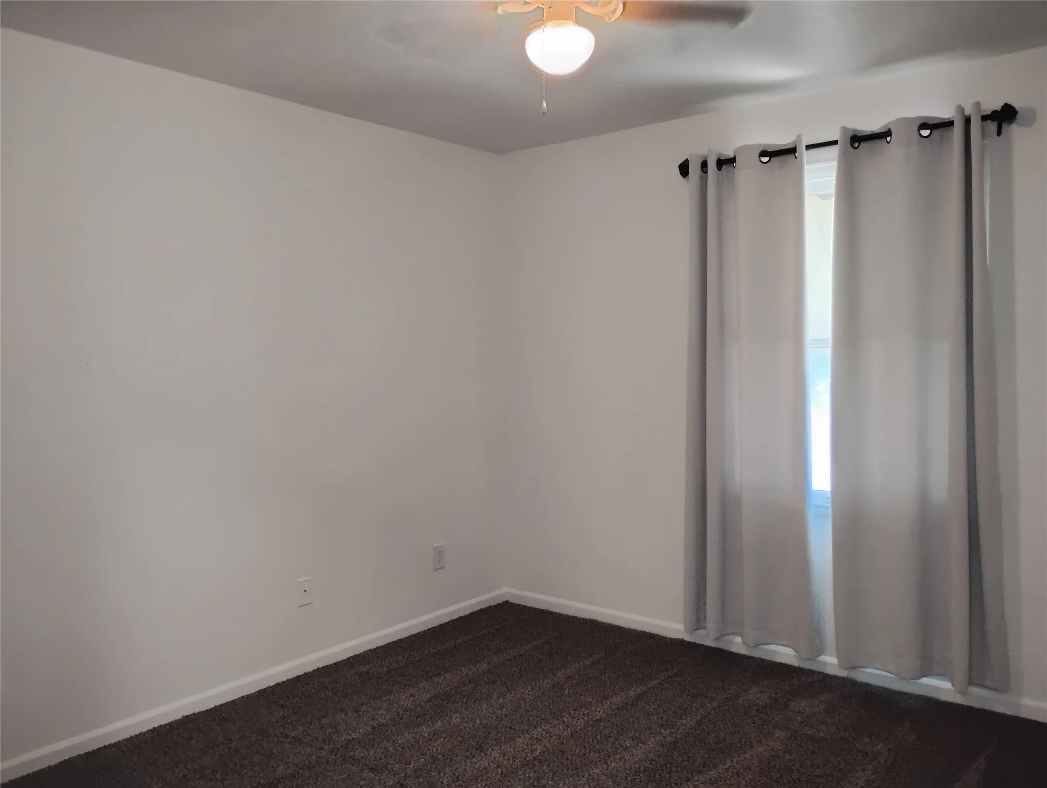 Single Family Residence For Sale in Dallas County , 1202 Hilltop Drive, Irving, Texas 75060, 3 Bedroom, 2 Bathroom, Garage spaces, 1,208 Sqft, built in 1973, mls#21350684, Real Estate Agent in Irving, Homes For Sale in Dallas county, Homes For Sale in Irving, Realtor in Irving Texas, Real Estate Brokerage Independent Realty Texas, Luminita Cordes Realtor