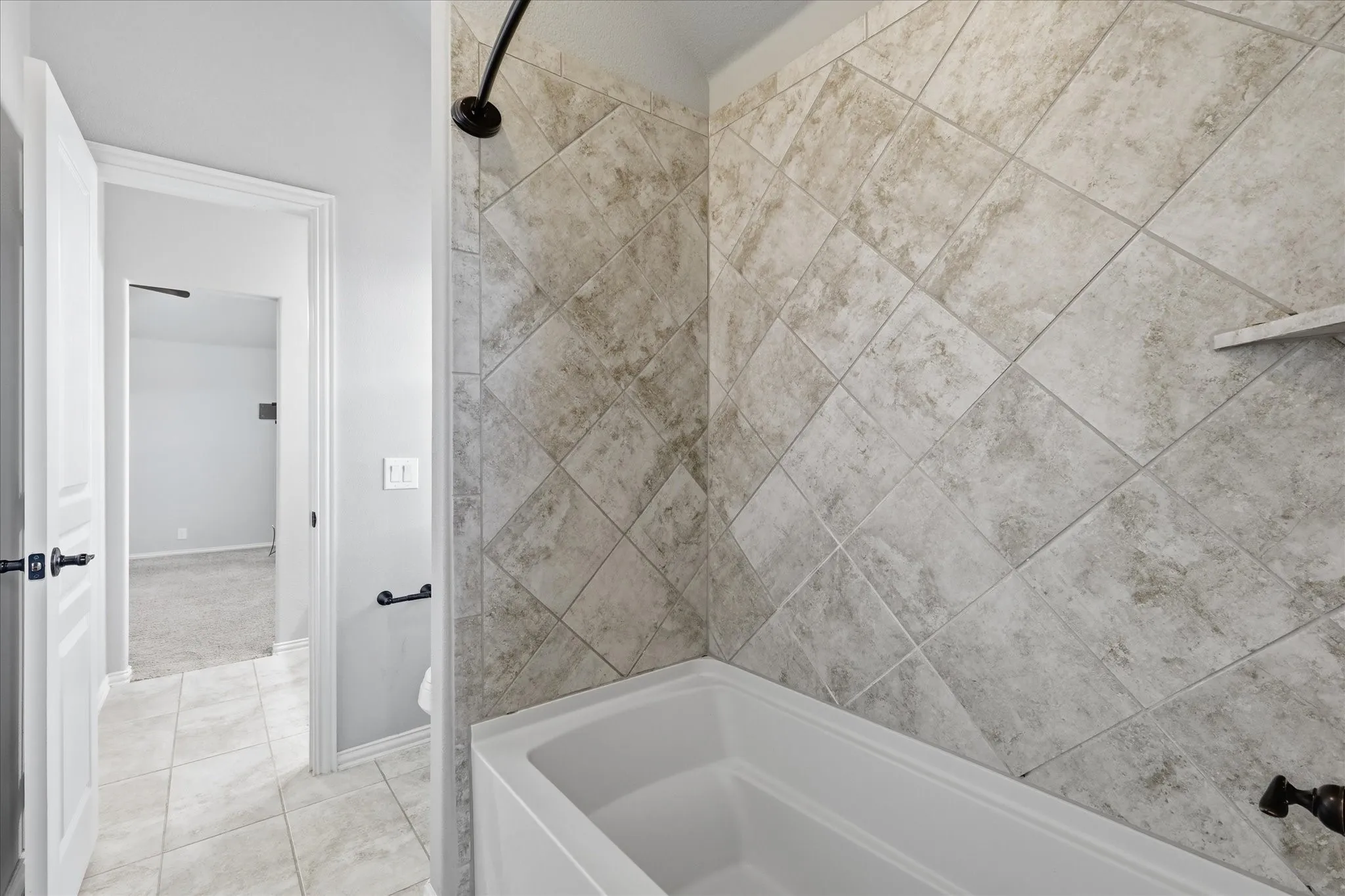 Jack and Jull Commode and tub/shower combo