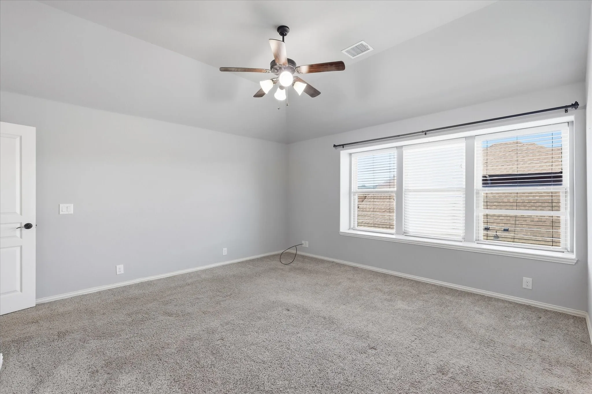 Large secondary bedroom with walk in closer and jack and jill bathroom