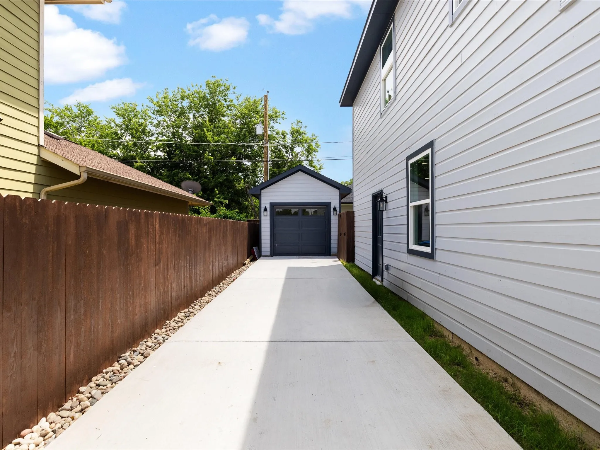 Single Family Residence For Sale in Tarrant County , 1104 E Annie Street, Fort Worth, Texas 76104, 3 Bedroom, 3 Bathroom, 1 Garage spaces, 1,604 Sqft, built in 2026, mls#21350738, Real Estate Agent in Fort Worth, Homes For Sale in Tarrant county, Homes For Sale in Fort Worth, Realtor in Fort Worth Texas, Real Estate Brokerage Independent Realty Texas, Luminita Cordes Realtor