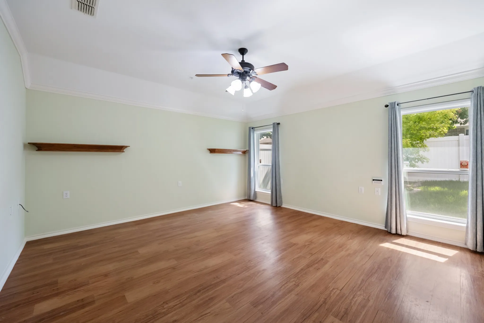 Single Family Residence For Sale in Ellis County , 104 Enchanted Court, Red Oak, Texas 75154, 2 Bedroom, 2 Bathroom, Garage spaces, 1,727 Sqft, built in 2003, mls#21347878, Real Estate Agent in Red Oak, Homes For Sale in Ellis county, Homes For Sale in Red Oak, Realtor in Red Oak Texas, Real Estate Brokerage Independent Realty Texas, Luminita Cordes Realtor
