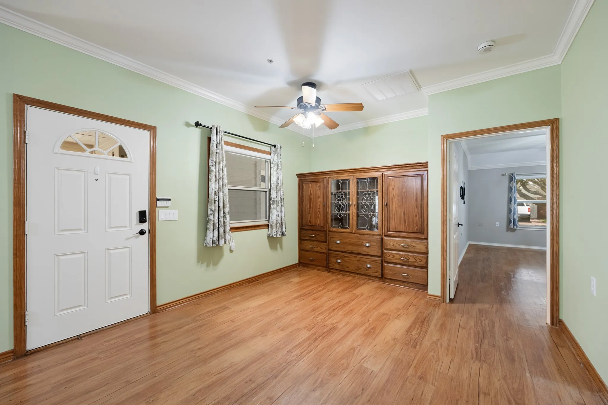 Single Family Residence For Sale in Ellis County , 104 Enchanted Court, Red Oak, Texas 75154, 2 Bedroom, 2 Bathroom, Garage spaces, 1,727 Sqft, built in 2003, mls#21347878, Real Estate Agent in Red Oak, Homes For Sale in Ellis county, Homes For Sale in Red Oak, Realtor in Red Oak Texas, Real Estate Brokerage Independent Realty Texas, Luminita Cordes Realtor