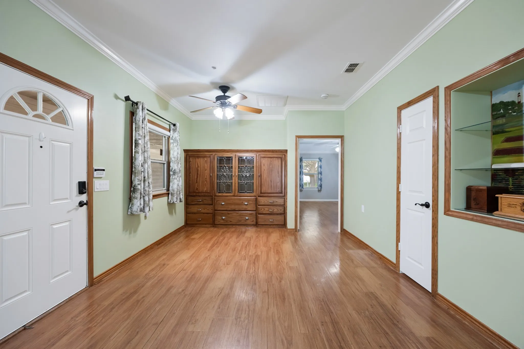 Single Family Residence For Sale in Ellis County , 104 Enchanted Court, Red Oak, Texas 75154, 2 Bedroom, 2 Bathroom, Garage spaces, 1,727 Sqft, built in 2003, mls#21347878, Real Estate Agent in Red Oak, Homes For Sale in Ellis county, Homes For Sale in Red Oak, Realtor in Red Oak Texas, Real Estate Brokerage Independent Realty Texas, Luminita Cordes Realtor