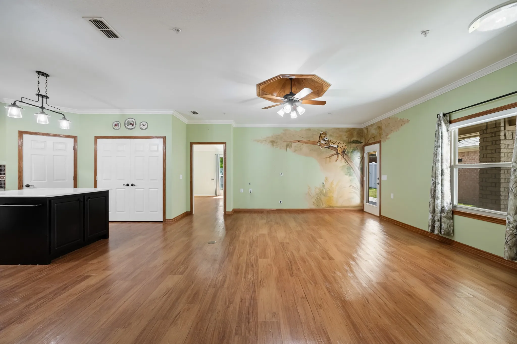 Single Family Residence For Sale in Ellis County , 104 Enchanted Court, Red Oak, Texas 75154, 2 Bedroom, 2 Bathroom, Garage spaces, 1,727 Sqft, built in 2003, mls#21347878, Real Estate Agent in Red Oak, Homes For Sale in Ellis county, Homes For Sale in Red Oak, Realtor in Red Oak Texas, Real Estate Brokerage Independent Realty Texas, Luminita Cordes Realtor