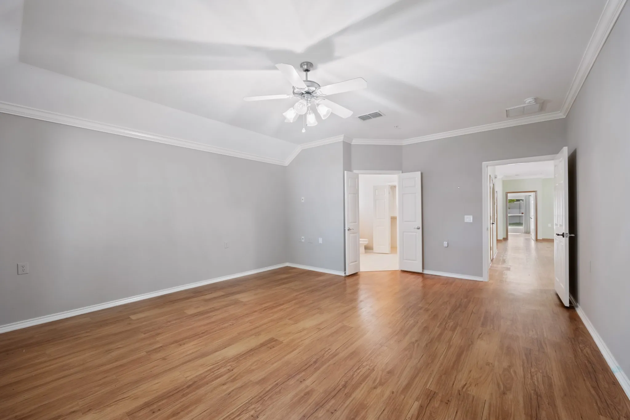 Single Family Residence For Sale in Ellis County , 104 Enchanted Court, Red Oak, Texas 75154, 2 Bedroom, 2 Bathroom, Garage spaces, 1,727 Sqft, built in 2003, mls#21347878, Real Estate Agent in Red Oak, Homes For Sale in Ellis county, Homes For Sale in Red Oak, Realtor in Red Oak Texas, Real Estate Brokerage Independent Realty Texas, Luminita Cordes Realtor