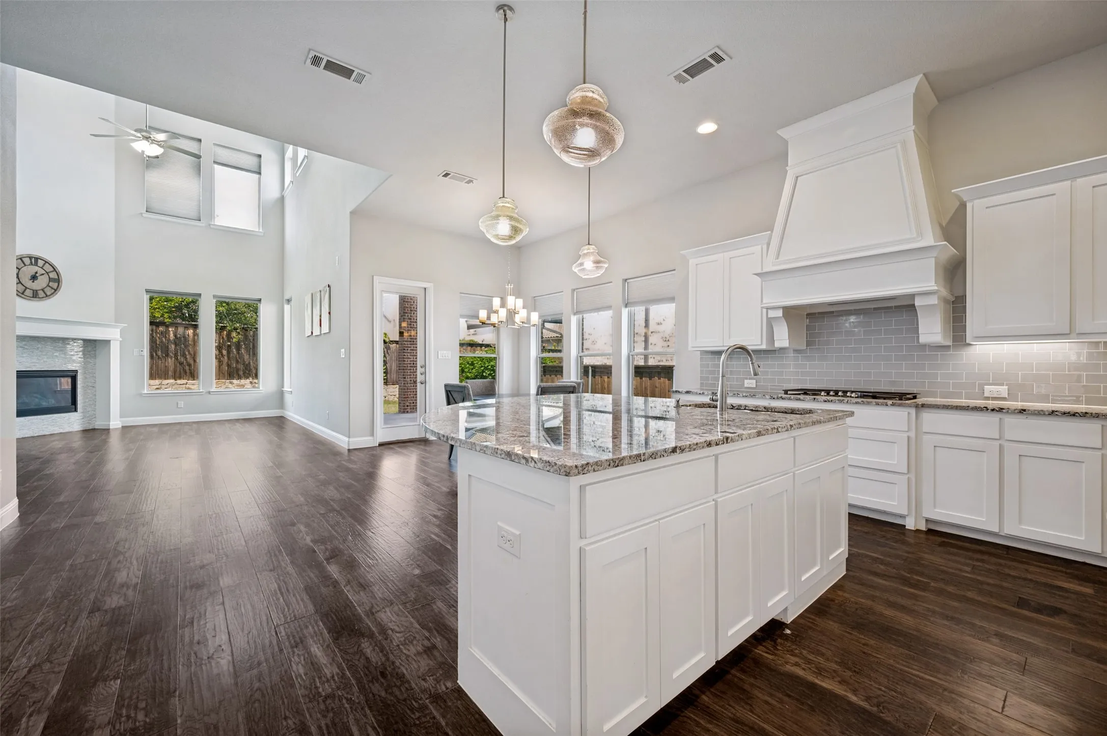 Single Family Residence For Sale in Denton County , 764 Thoroughbred Avenue, Frisco, Texas 75036, 4 Bedroom, 5 Bathroom, 2 Garage spaces, 3,587 Sqft, built in 2017, mls#21350635, Real Estate Agent in Frisco, Homes For Sale in Denton county, Homes For Sale in Frisco, Realtor in Frisco Texas, Real Estate Brokerage Independent Realty Texas, Luminita Cordes Realtor