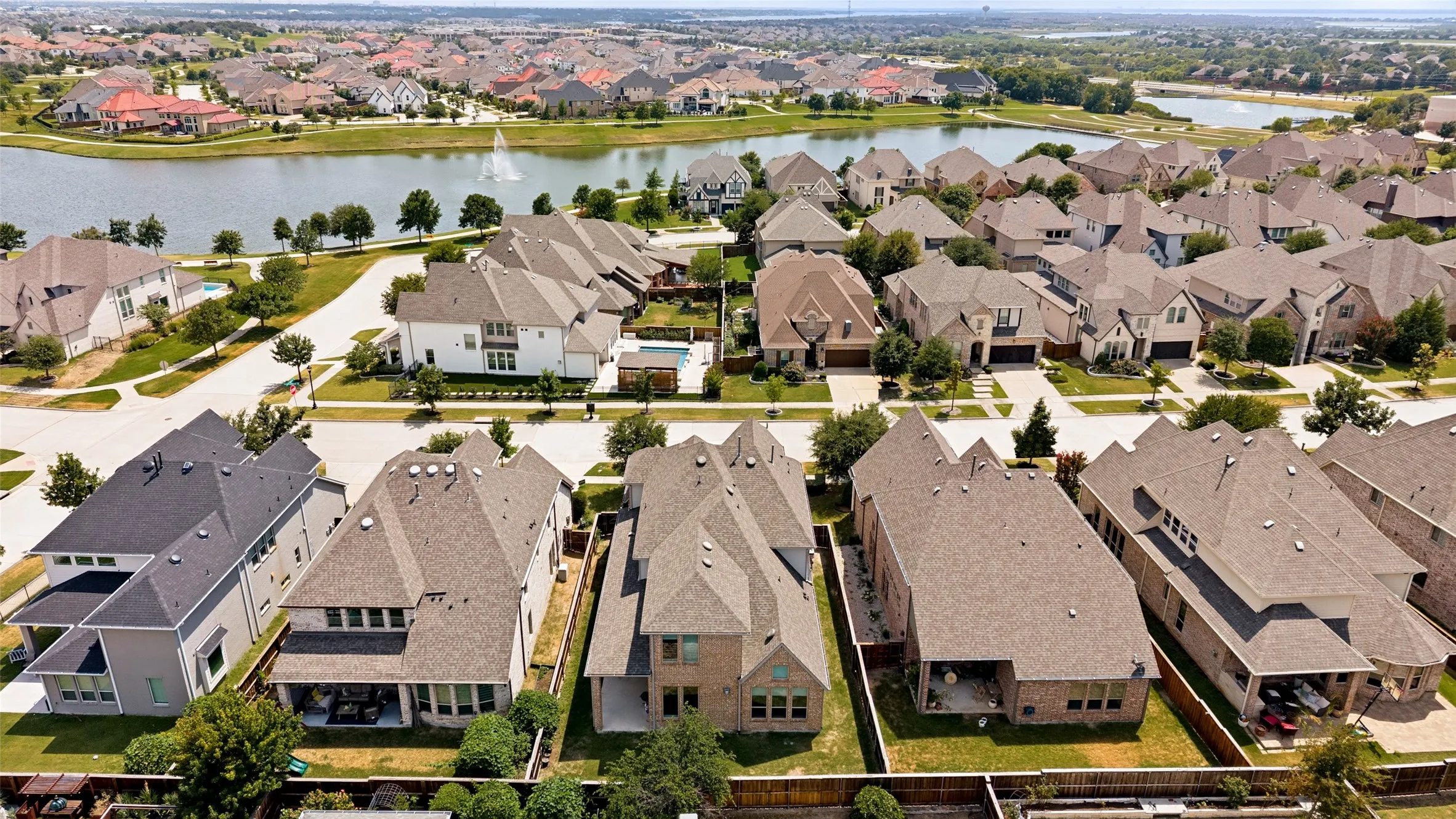 Single Family Residence For Sale in Denton County , 764 Thoroughbred Avenue, Frisco, Texas 75036, 4 Bedroom, 5 Bathroom, 2 Garage spaces, 3,587 Sqft, built in 2017, mls#21350635, Real Estate Agent in Frisco, Homes For Sale in Denton county, Homes For Sale in Frisco, Realtor in Frisco Texas, Real Estate Brokerage Independent Realty Texas, Luminita Cordes Realtor