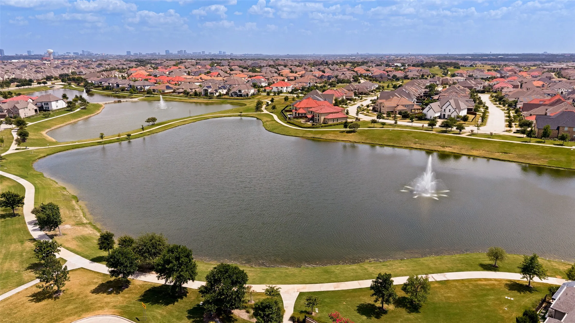 Single Family Residence For Sale in Denton County , 764 Thoroughbred Avenue, Frisco, Texas 75036, 4 Bedroom, 5 Bathroom, 2 Garage spaces, 3,587 Sqft, built in 2017, mls#21350635, Real Estate Agent in Frisco, Homes For Sale in Denton county, Homes For Sale in Frisco, Realtor in Frisco Texas, Real Estate Brokerage Independent Realty Texas, Luminita Cordes Realtor