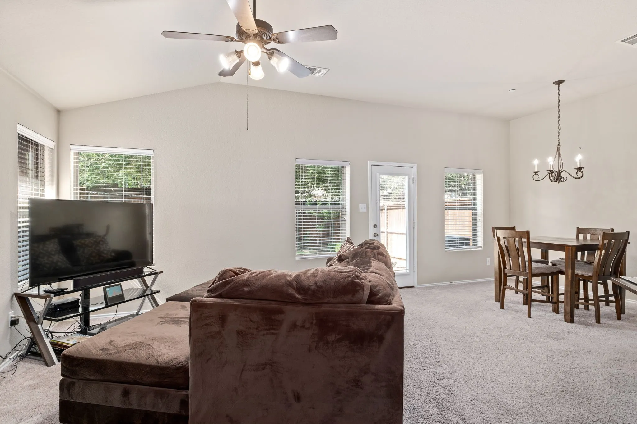 Townhouse For Rent in Collin County , 1160 Landon Lane, Allen, Texas 75013, 3 Bedroom, 3 Bathroom, 2 Garage spaces, 1,682 Sqft, built in 2007, mls#21350737, Real Estate Agent in Allen, Homes For Rent in Collin county, Homes For Rent in Allen, Realtor in Allen Texas, Real Estate Brokerage Independent Realty Texas, Luminita Cordes Realtor