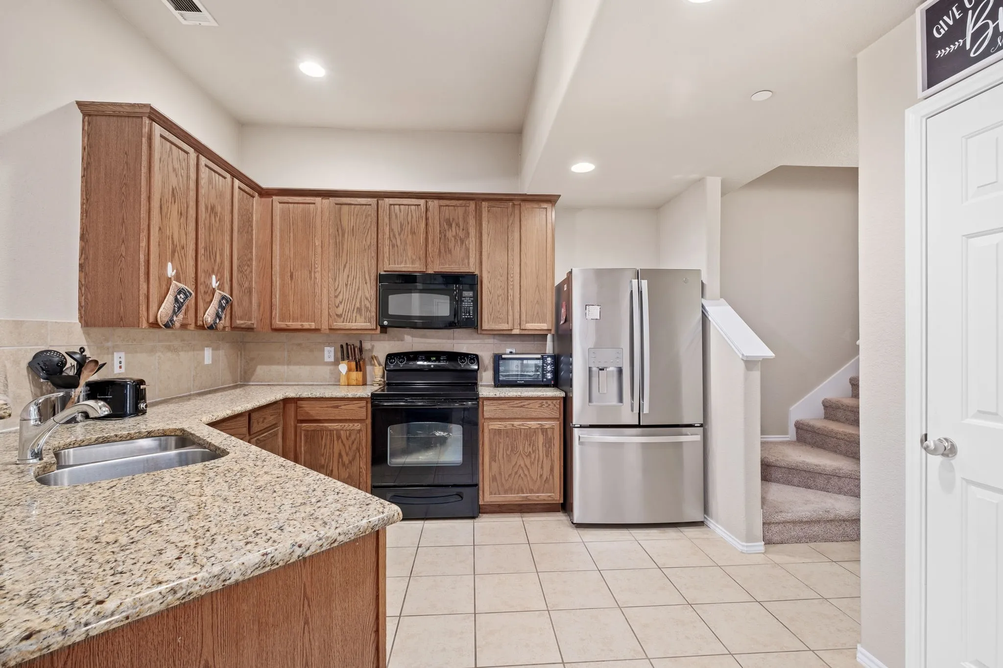 Townhouse For Rent in Collin County , 1160 Landon Lane, Allen, Texas 75013, 3 Bedroom, 3 Bathroom, 2 Garage spaces, 1,682 Sqft, built in 2007, mls#21350737, Real Estate Agent in Allen, Homes For Rent in Collin county, Homes For Rent in Allen, Realtor in Allen Texas, Real Estate Brokerage Independent Realty Texas, Luminita Cordes Realtor