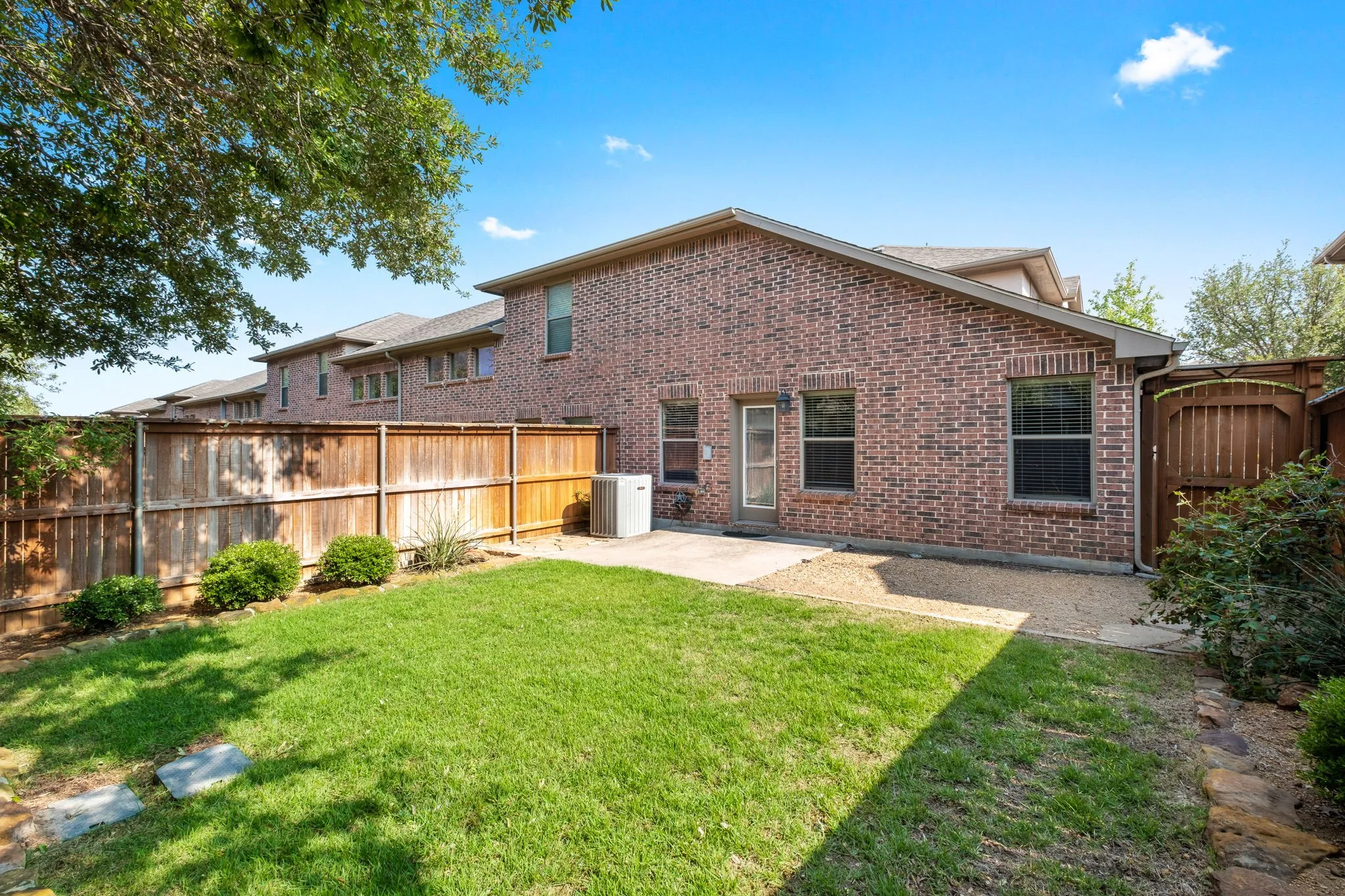 Townhouse For Rent in Collin County , 1160 Landon Lane, Allen, Texas 75013, 3 Bedroom, 3 Bathroom, 2 Garage spaces, 1,682 Sqft, built in 2007, mls#21350737, Real Estate Agent in Allen, Homes For Rent in Collin county, Homes For Rent in Allen, Realtor in Allen Texas, Real Estate Brokerage Independent Realty Texas, Luminita Cordes Realtor