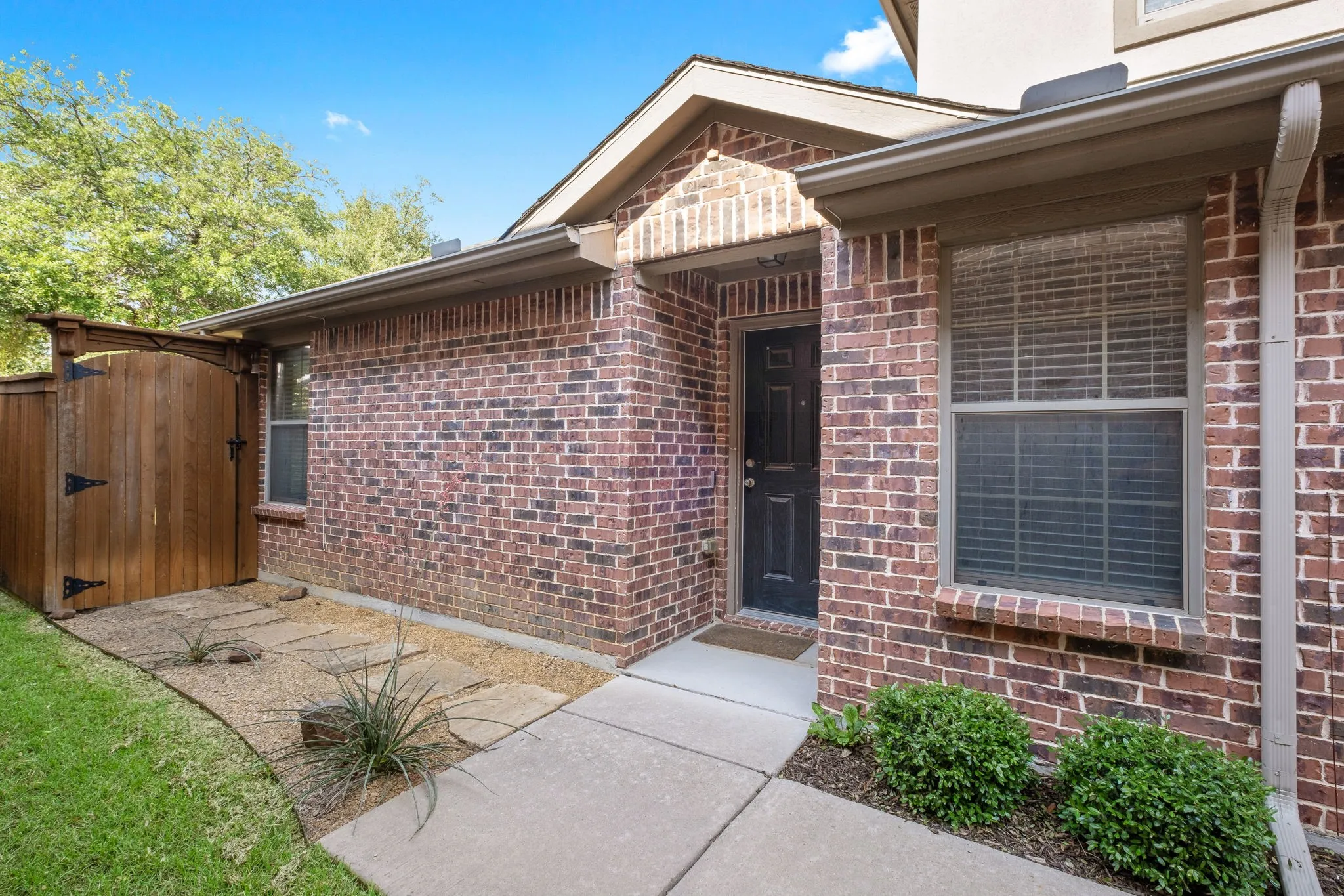 Townhouse For Rent in Collin County , 1160 Landon Lane, Allen, Texas 75013, 3 Bedroom, 3 Bathroom, 2 Garage spaces, 1,682 Sqft, built in 2007, mls#21350737, Real Estate Agent in Allen, Homes For Rent in Collin county, Homes For Rent in Allen, Realtor in Allen Texas, Real Estate Brokerage Independent Realty Texas, Luminita Cordes Realtor