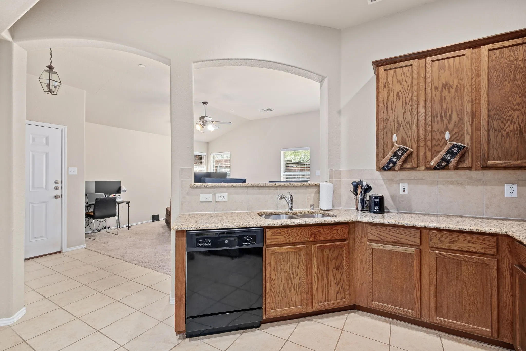 Townhouse For Rent in Collin County , 1160 Landon Lane, Allen, Texas 75013, 3 Bedroom, 3 Bathroom, 2 Garage spaces, 1,682 Sqft, built in 2007, mls#21350737, Real Estate Agent in Allen, Homes For Rent in Collin county, Homes For Rent in Allen, Realtor in Allen Texas, Real Estate Brokerage Independent Realty Texas, Luminita Cordes Realtor