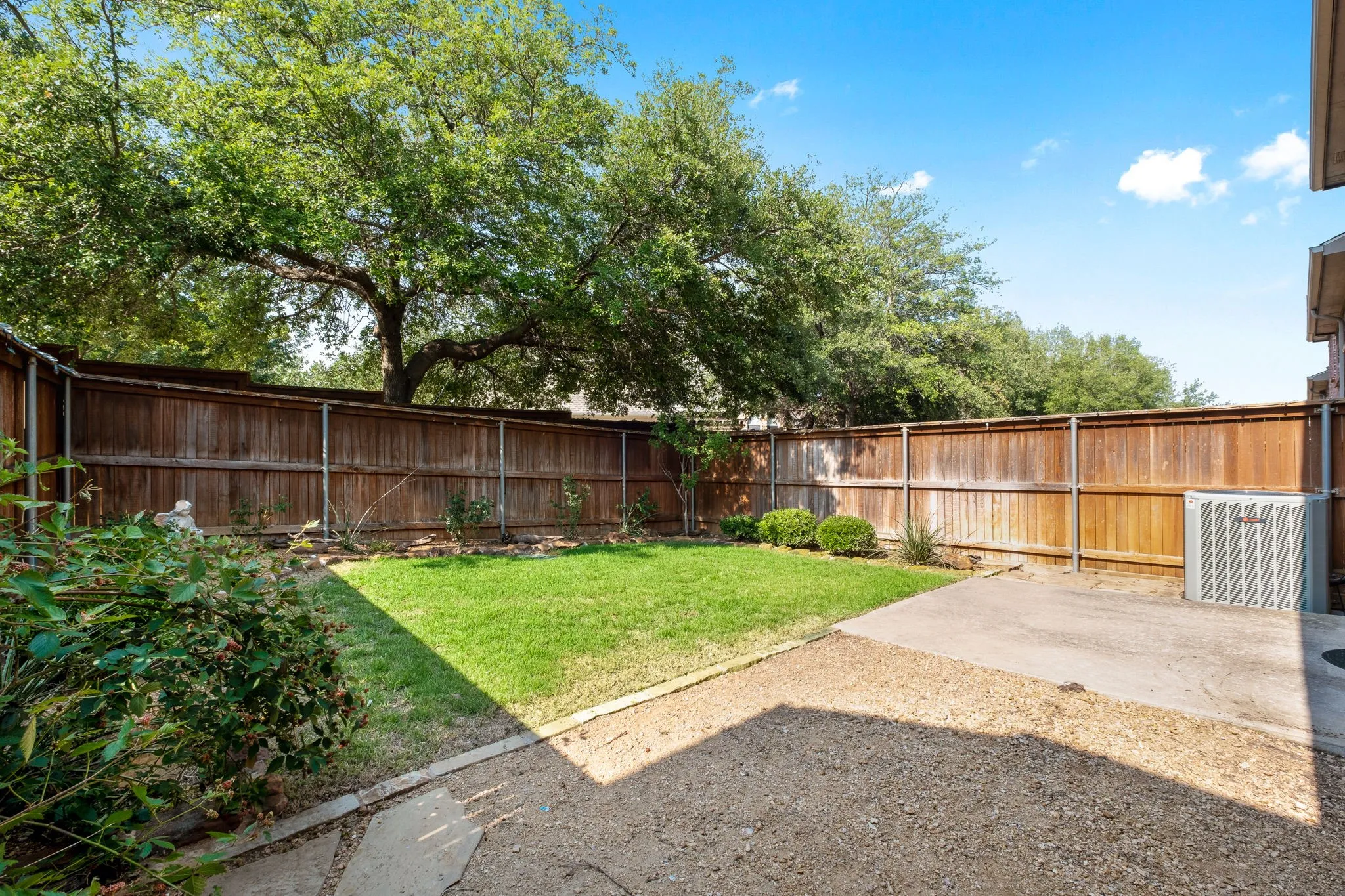 Townhouse For Rent in Collin County , 1160 Landon Lane, Allen, Texas 75013, 3 Bedroom, 3 Bathroom, 2 Garage spaces, 1,682 Sqft, built in 2007, mls#21350737, Real Estate Agent in Allen, Homes For Rent in Collin county, Homes For Rent in Allen, Realtor in Allen Texas, Real Estate Brokerage Independent Realty Texas, Luminita Cordes Realtor