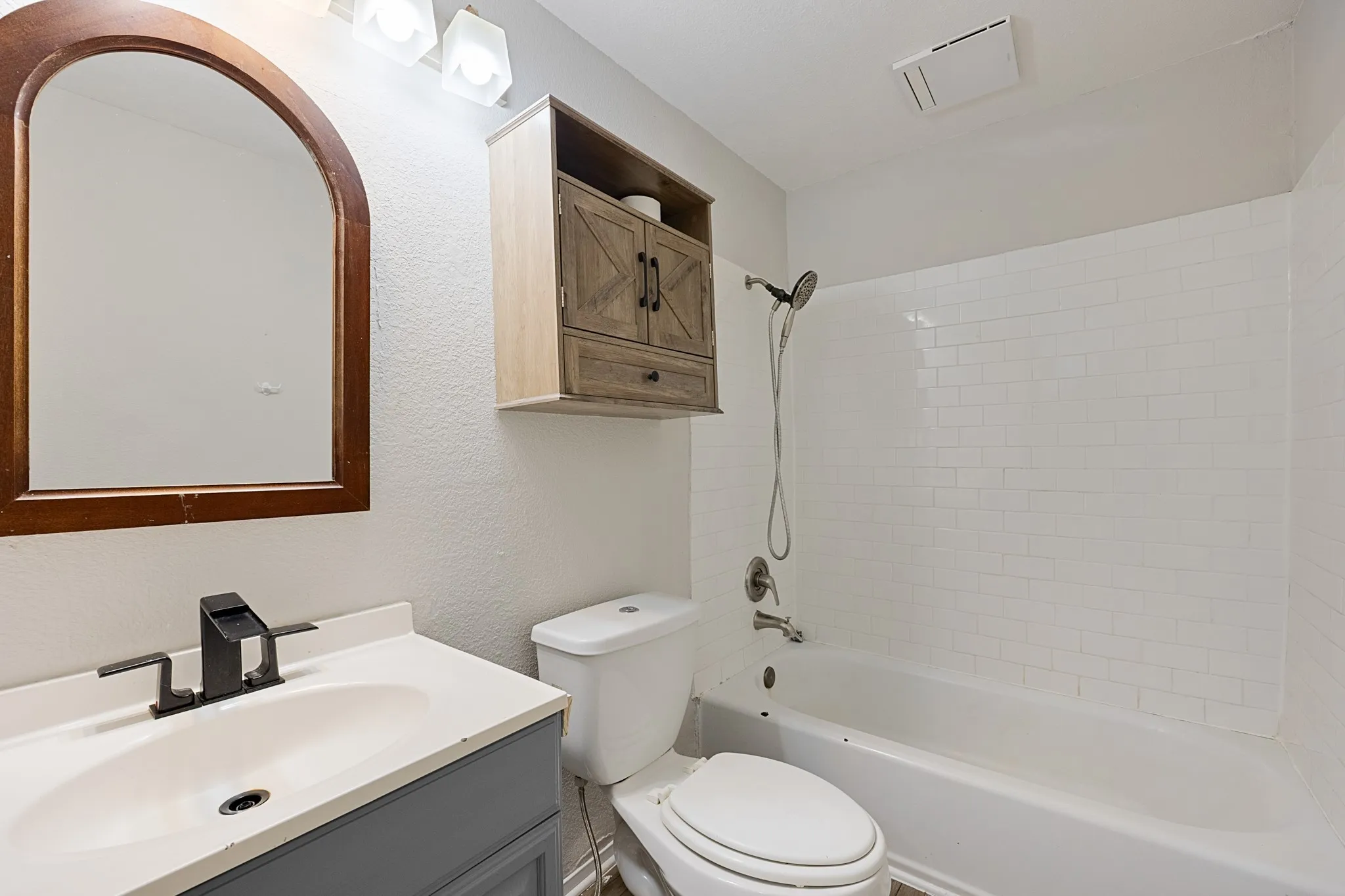Single Family Residence For Sale in Henderson County , 120 Garner Drive, Mabank, Texas 75156, 3 Bedroom, 2 Bathroom, Garage spaces, 1,375 Sqft, built in 2018, mls#21350734, Real Estate Agent in Mabank, Homes For Sale in Henderson county, Homes For Sale in Mabank, Realtor in Mabank Texas, Real Estate Brokerage Independent Realty Texas, Luminita Cordes Realtor