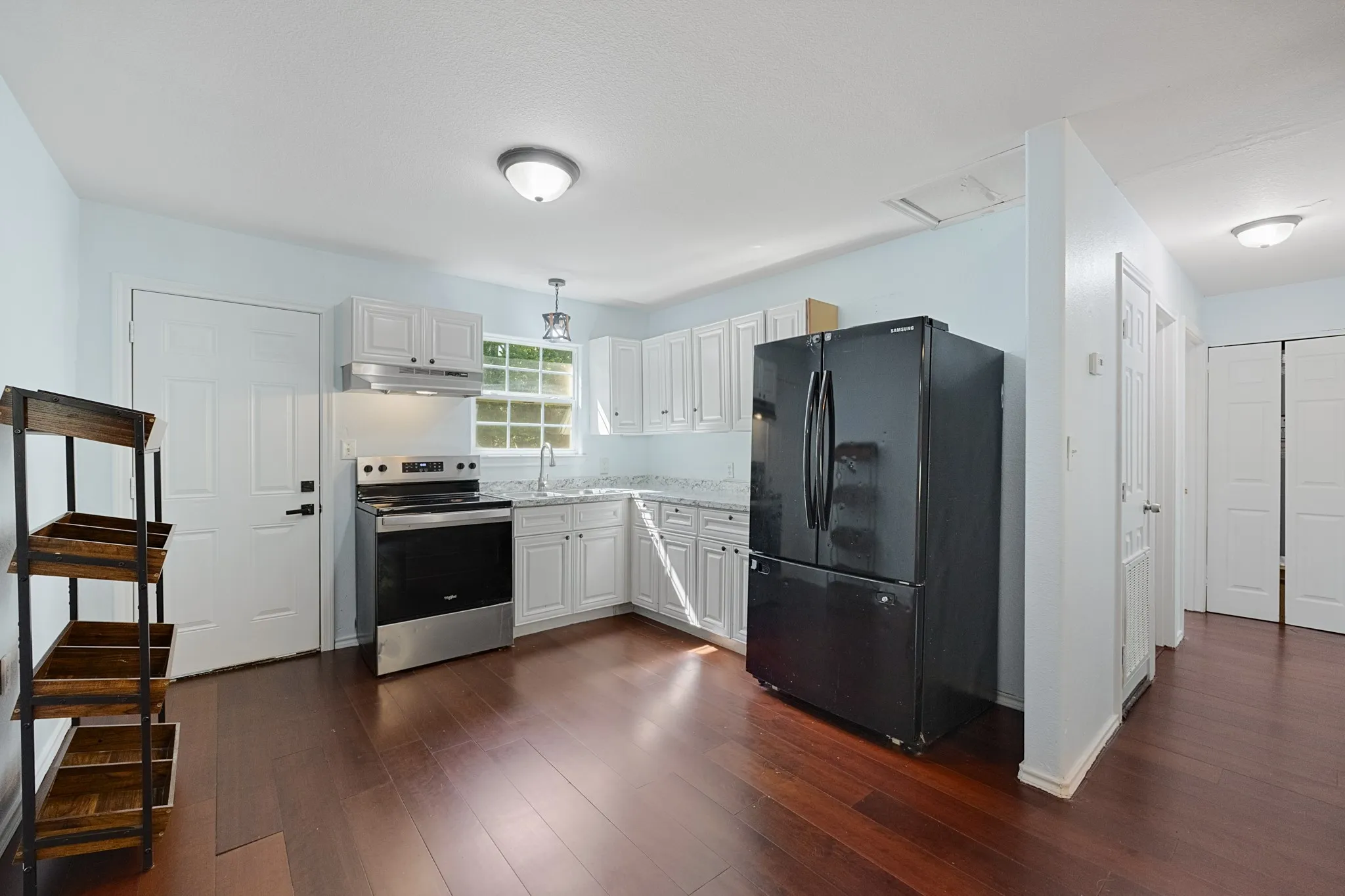 Single Family Residence For Sale in Henderson County , 120 Garner Drive, Mabank, Texas 75156, 3 Bedroom, 2 Bathroom, Garage spaces, 1,375 Sqft, built in 2018, mls#21350734, Real Estate Agent in Mabank, Homes For Sale in Henderson county, Homes For Sale in Mabank, Realtor in Mabank Texas, Real Estate Brokerage Independent Realty Texas, Luminita Cordes Realtor