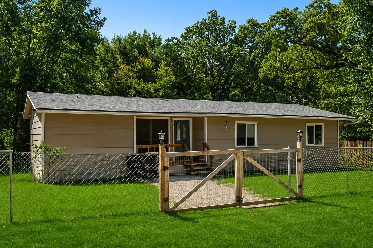 Single Family Residence For Sale in Henderson County , 120 Garner Drive, Mabank, Texas 75156, 3 Bedroom, 2 Bathroom, Garage spaces, 1,375 Sqft, built in 2018, mls#21350734, Real Estate Agent in Mabank, Homes For Sale in Henderson county, Homes For Sale in Mabank, Realtor in Mabank Texas, Real Estate Brokerage Independent Realty Texas, Luminita Cordes Realtor