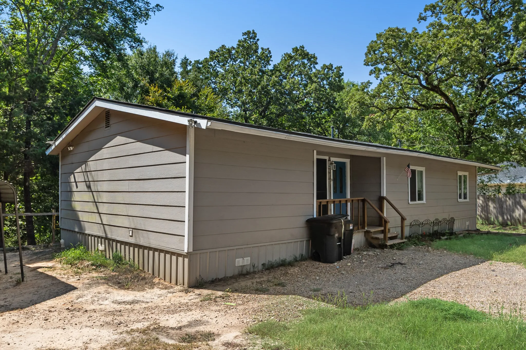 Single Family Residence For Sale in Henderson County , 120 Garner Drive, Mabank, Texas 75156, 3 Bedroom, 2 Bathroom, Garage spaces, 1,375 Sqft, built in 2018, mls#21350734, Real Estate Agent in Mabank, Homes For Sale in Henderson county, Homes For Sale in Mabank, Realtor in Mabank Texas, Real Estate Brokerage Independent Realty Texas, Luminita Cordes Realtor