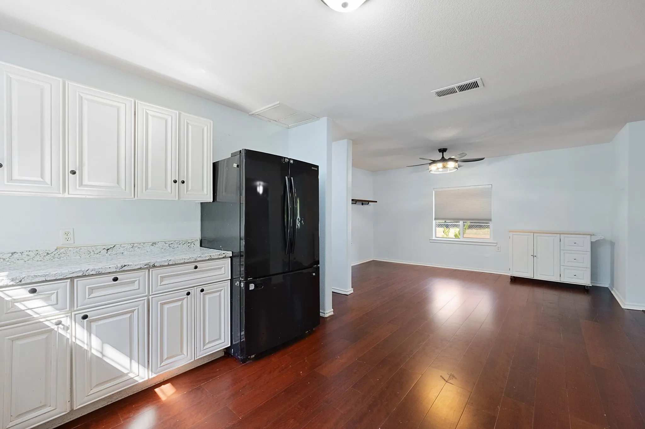 Single Family Residence For Sale in Henderson County , 120 Garner Drive, Mabank, Texas 75156, 3 Bedroom, 2 Bathroom, Garage spaces, 1,375 Sqft, built in 2018, mls#21350734, Real Estate Agent in Mabank, Homes For Sale in Henderson county, Homes For Sale in Mabank, Realtor in Mabank Texas, Real Estate Brokerage Independent Realty Texas, Luminita Cordes Realtor