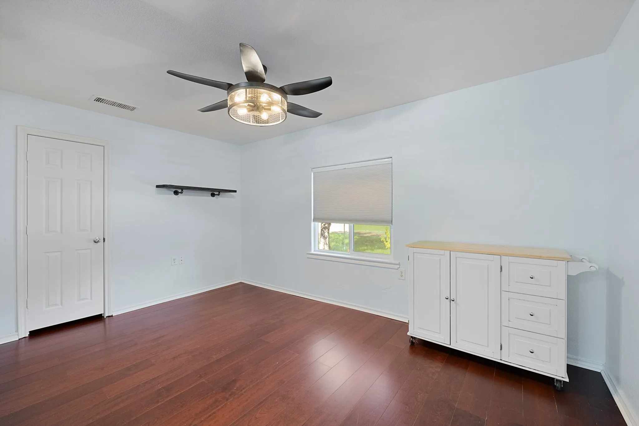 Single Family Residence For Sale in Henderson County , 120 Garner Drive, Mabank, Texas 75156, 3 Bedroom, 2 Bathroom, Garage spaces, 1,375 Sqft, built in 2018, mls#21350734, Real Estate Agent in Mabank, Homes For Sale in Henderson county, Homes For Sale in Mabank, Realtor in Mabank Texas, Real Estate Brokerage Independent Realty Texas, Luminita Cordes Realtor