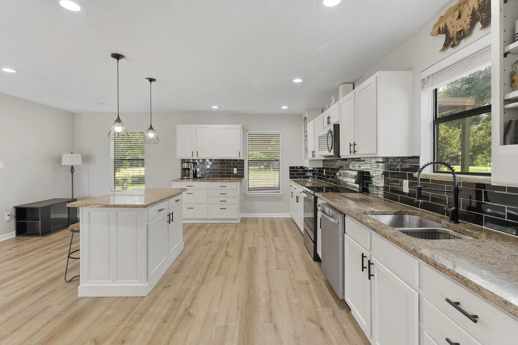 Single Family Residence For Sale in Rockwall County , 191 Klutts Drive, Mclendon Chisholm, Texas 75032, 3 Bedroom, 2 Bathroom, 2 Garage spaces, 1,791 Sqft, built in 1987, mls#21347911, Real Estate Agent in Mclendon Chisholm, Homes For Sale in Rockwall county, Homes For Sale in Mclendon Chisholm, Realtor in Mclendon Chisholm Texas, Real Estate Brokerage Independent Realty Texas, Luminita Cordes Realtor