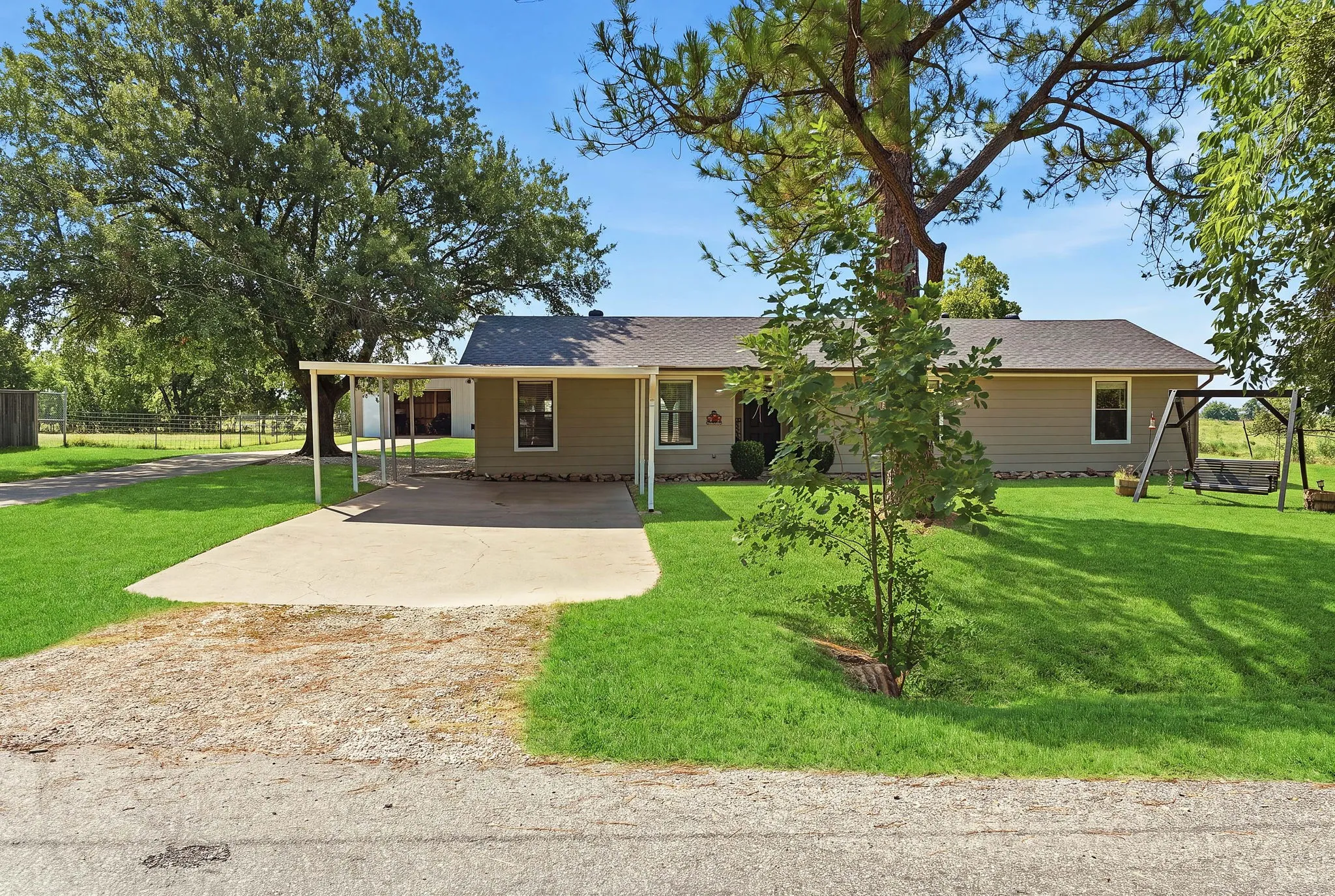 Single Family Residence For Sale in Rockwall County , 191 Klutts Drive, Mclendon Chisholm, Texas 75032, 3 Bedroom, 2 Bathroom, 2 Garage spaces, 1,791 Sqft, built in 1987, mls#21347911, Real Estate Agent in Mclendon Chisholm, Homes For Sale in Rockwall county, Homes For Sale in Mclendon Chisholm, Realtor in Mclendon Chisholm Texas, Real Estate Brokerage Independent Realty Texas, Luminita Cordes Realtor