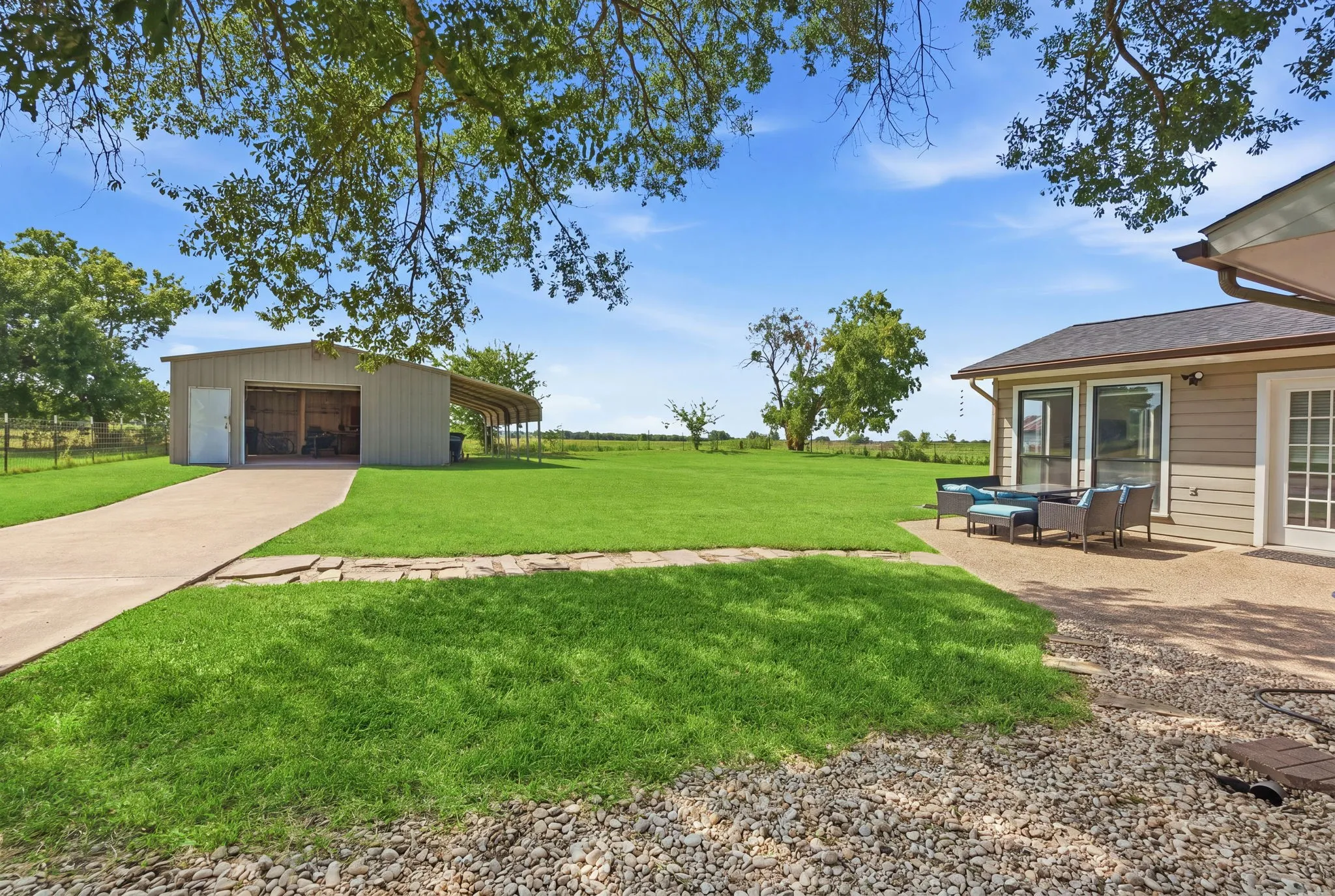 Single Family Residence For Sale in Rockwall County , 191 Klutts Drive, Mclendon Chisholm, Texas 75032, 3 Bedroom, 2 Bathroom, 2 Garage spaces, 1,791 Sqft, built in 1987, mls#21347911, Real Estate Agent in Mclendon Chisholm, Homes For Sale in Rockwall county, Homes For Sale in Mclendon Chisholm, Realtor in Mclendon Chisholm Texas, Real Estate Brokerage Independent Realty Texas, Luminita Cordes Realtor
