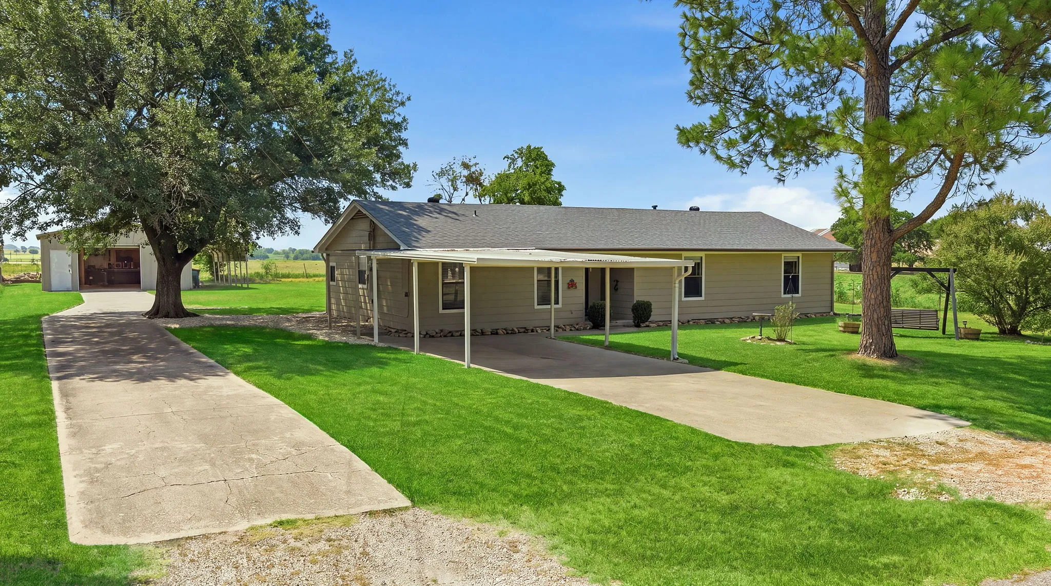 Single Family Residence For Sale in Rockwall County , 191 Klutts Drive, Mclendon Chisholm, Texas 75032, 3 Bedroom, 2 Bathroom, 2 Garage spaces, 1,791 Sqft, built in 1987, mls#21347911, Real Estate Agent in Mclendon Chisholm, Homes For Sale in Rockwall county, Homes For Sale in Mclendon Chisholm, Realtor in Mclendon Chisholm Texas, Real Estate Brokerage Independent Realty Texas, Luminita Cordes Realtor