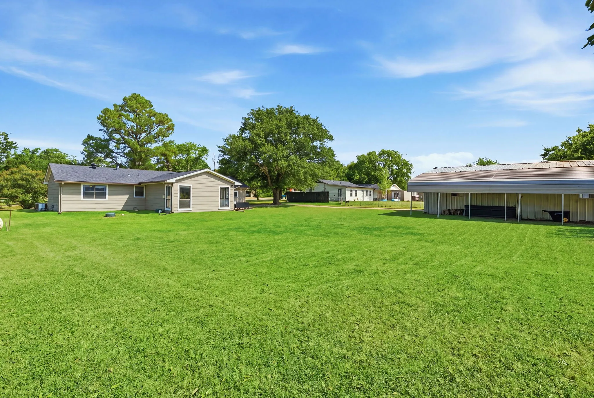 Single Family Residence For Sale in Rockwall County , 191 Klutts Drive, Mclendon Chisholm, Texas 75032, 3 Bedroom, 2 Bathroom, 2 Garage spaces, 1,791 Sqft, built in 1987, mls#21347911, Real Estate Agent in Mclendon Chisholm, Homes For Sale in Rockwall county, Homes For Sale in Mclendon Chisholm, Realtor in Mclendon Chisholm Texas, Real Estate Brokerage Independent Realty Texas, Luminita Cordes Realtor