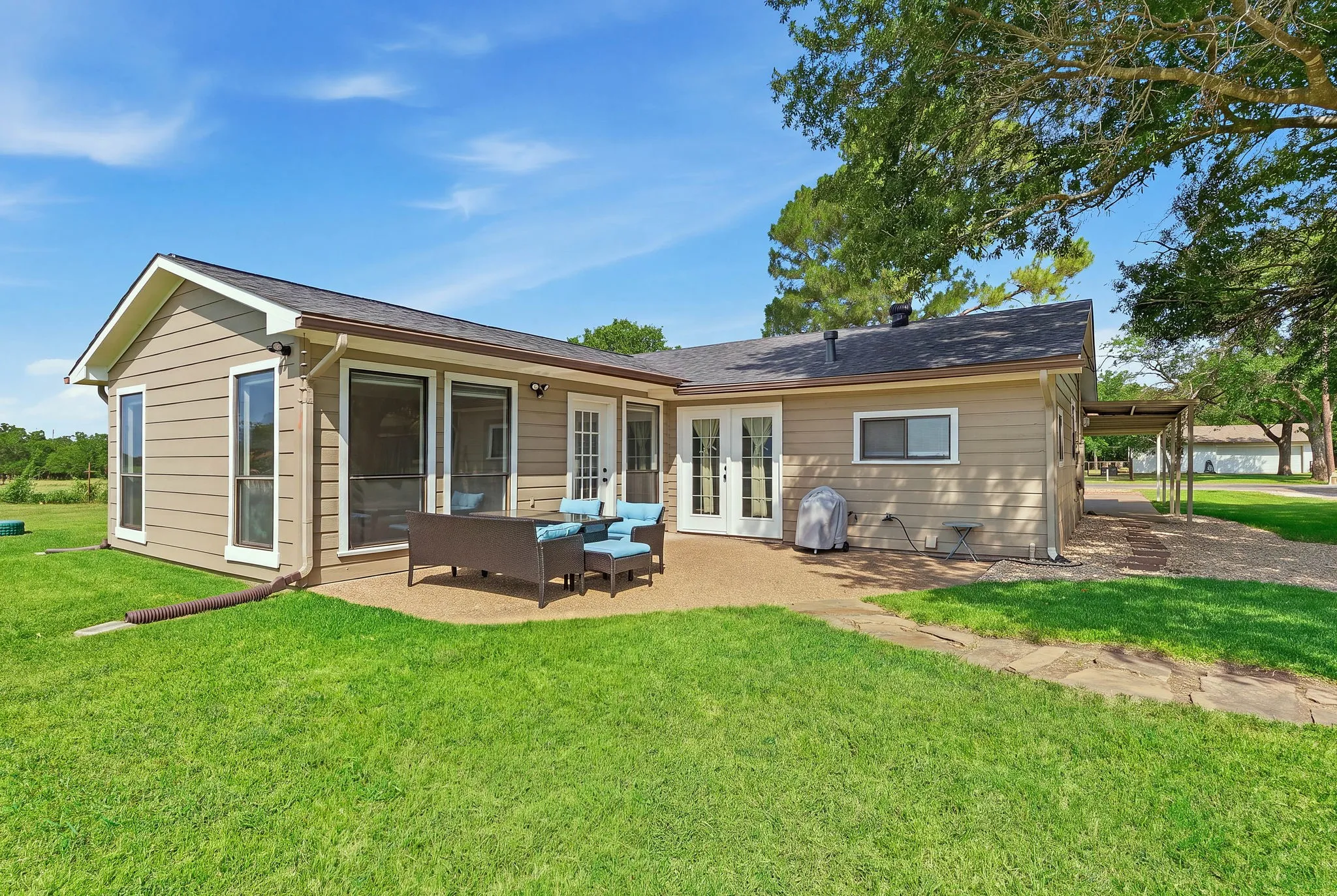 Single Family Residence For Sale in Rockwall County , 191 Klutts Drive, Mclendon Chisholm, Texas 75032, 3 Bedroom, 2 Bathroom, 2 Garage spaces, 1,791 Sqft, built in 1987, mls#21347911, Real Estate Agent in Mclendon Chisholm, Homes For Sale in Rockwall county, Homes For Sale in Mclendon Chisholm, Realtor in Mclendon Chisholm Texas, Real Estate Brokerage Independent Realty Texas, Luminita Cordes Realtor