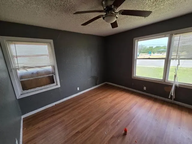 Single Family Residence For Sale in Tarrant County , 5605 Ramey Avenue, Fort Worth, Texas 76112, 3 Bedroom, 2 Bathroom, Garage spaces, 960 Sqft, built in 1956, mls#21350758, Real Estate Agent in Fort Worth, Homes For Sale in Tarrant county, Homes For Sale in Fort Worth, Realtor in Fort Worth Texas, Real Estate Brokerage Independent Realty Texas, Luminita Cordes Realtor